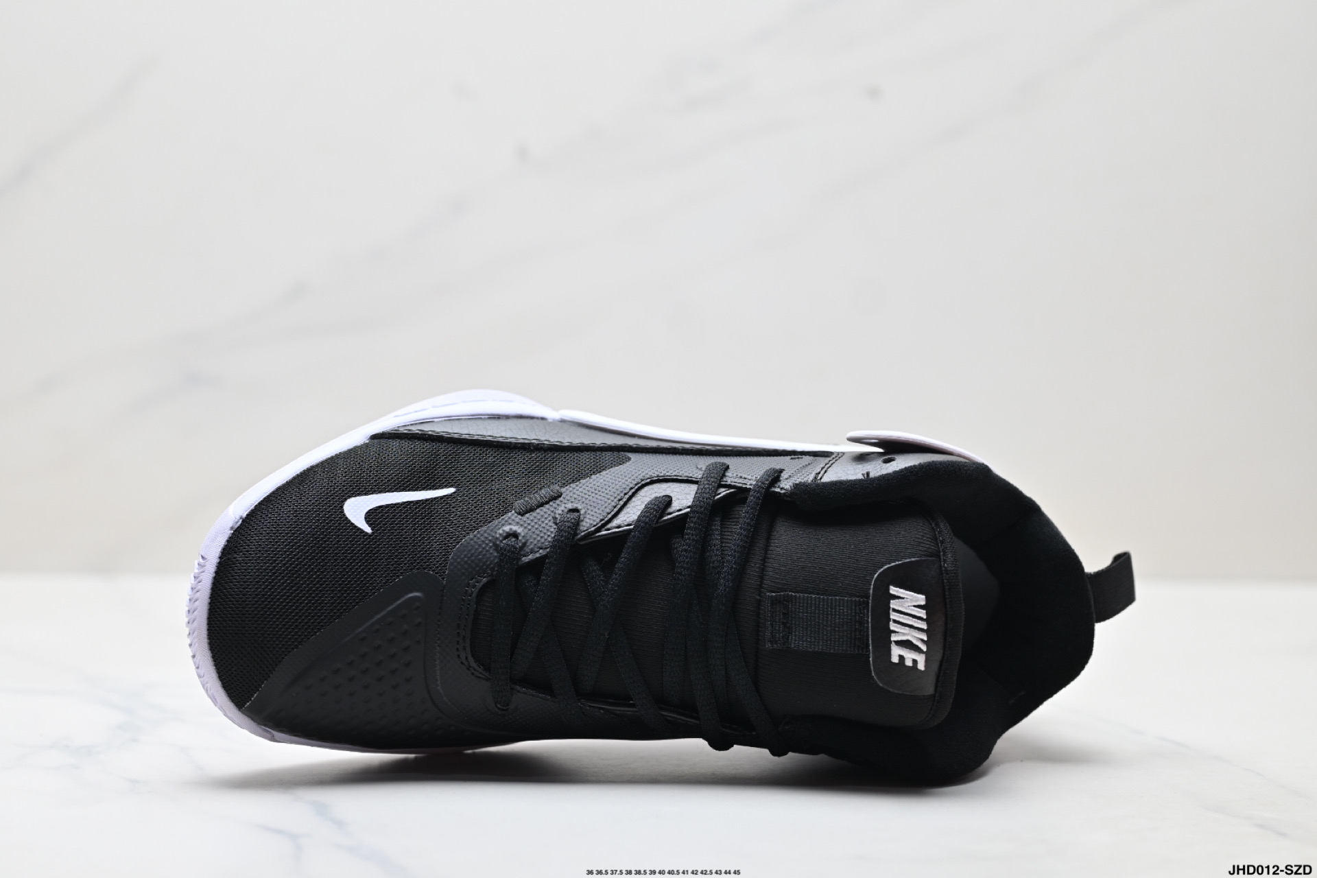 💰200
公司级✅NIKE耐克排球鞋 ZOOM HYPERSET 2 SEELECTRIC巴黎奥运配色
Nike Zoom Hyperset 2 SE是一款专为运动设计的跑鞋，主打轻便、透气和耐磨，适合四季穿着。其核心科技包括前后掌双Zoom气垫和Phylon泡棉，提供良好的缓震性能。
中底配置‌：采用前后掌双Zoom气垫和Phylon泡棉，弹跳感受略逊于HD48元年版，但防侧翻性能提升明显。 ‌
‌抓地与耐磨‌：抓地力一般，耐磨性较差，需注意日常维护。 ‌‌
‌适用场景‌：适合慢跑、日常训练等轻度运动，不适合高强度竞技。
货号:FQ7070-001
尺码:36 36.5 37.5 38 38.5 39 40 40.5 41 42 42.5 43 44 45
lD:JHD012-SZD