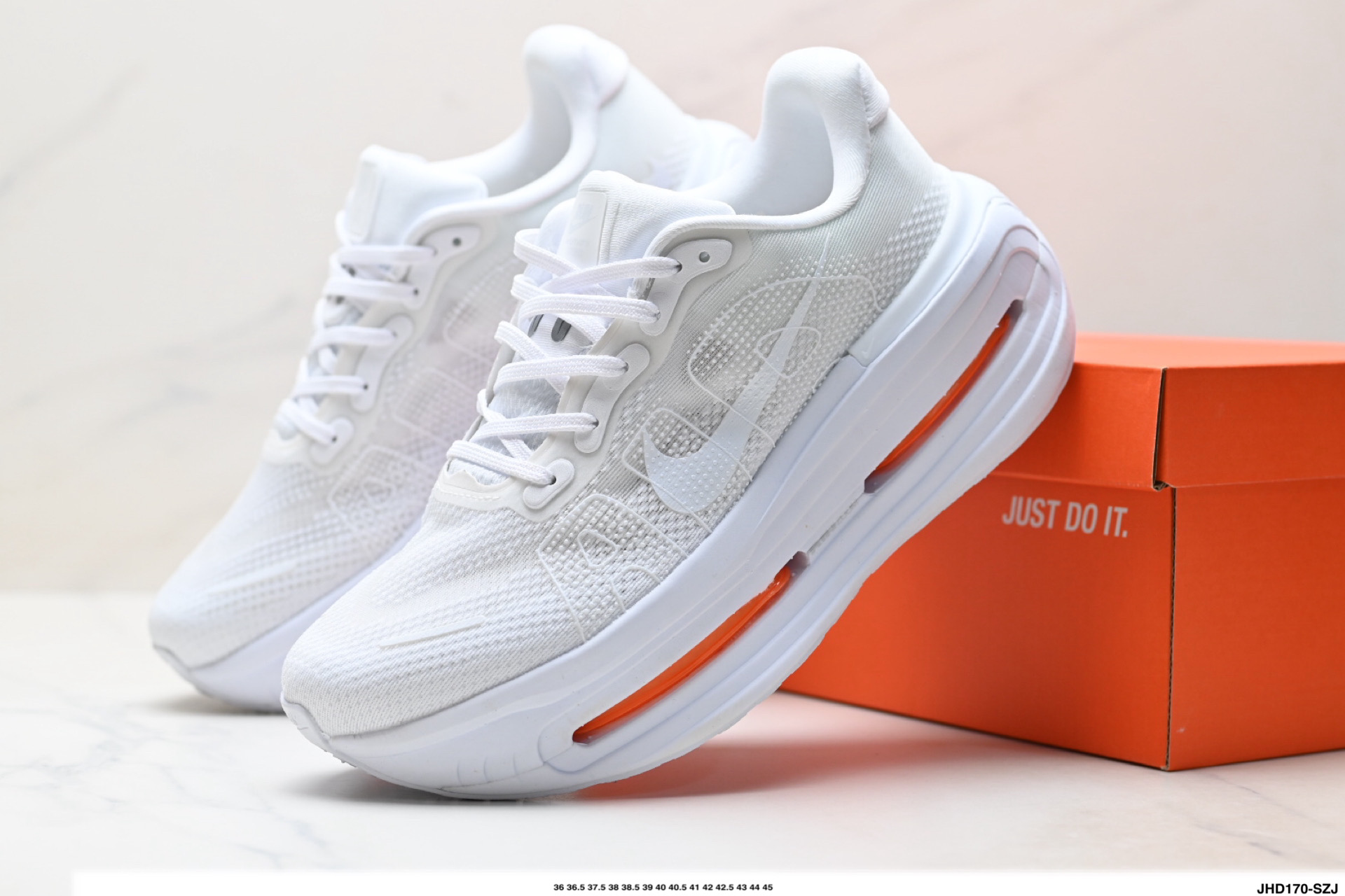 Nike VOMERO PREMIUM 耐克 舒适减震防滑 低帮跑步鞋 HQ2050-718
