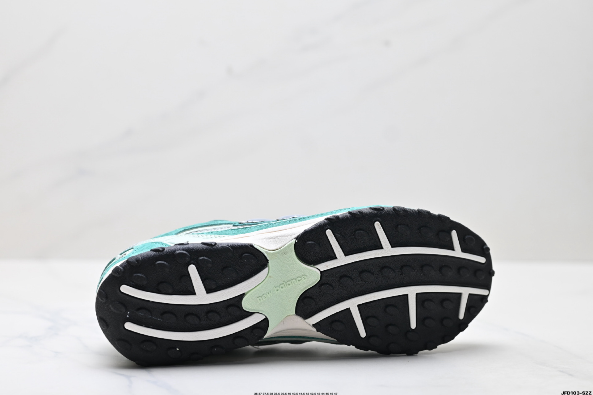 New Balance 204L系列 新百伦 薄底鞋 薄底皮质鞋带德训系 减震耐磨包裹性支撑轻便 低帮 生活休闲鞋 U204LKTA