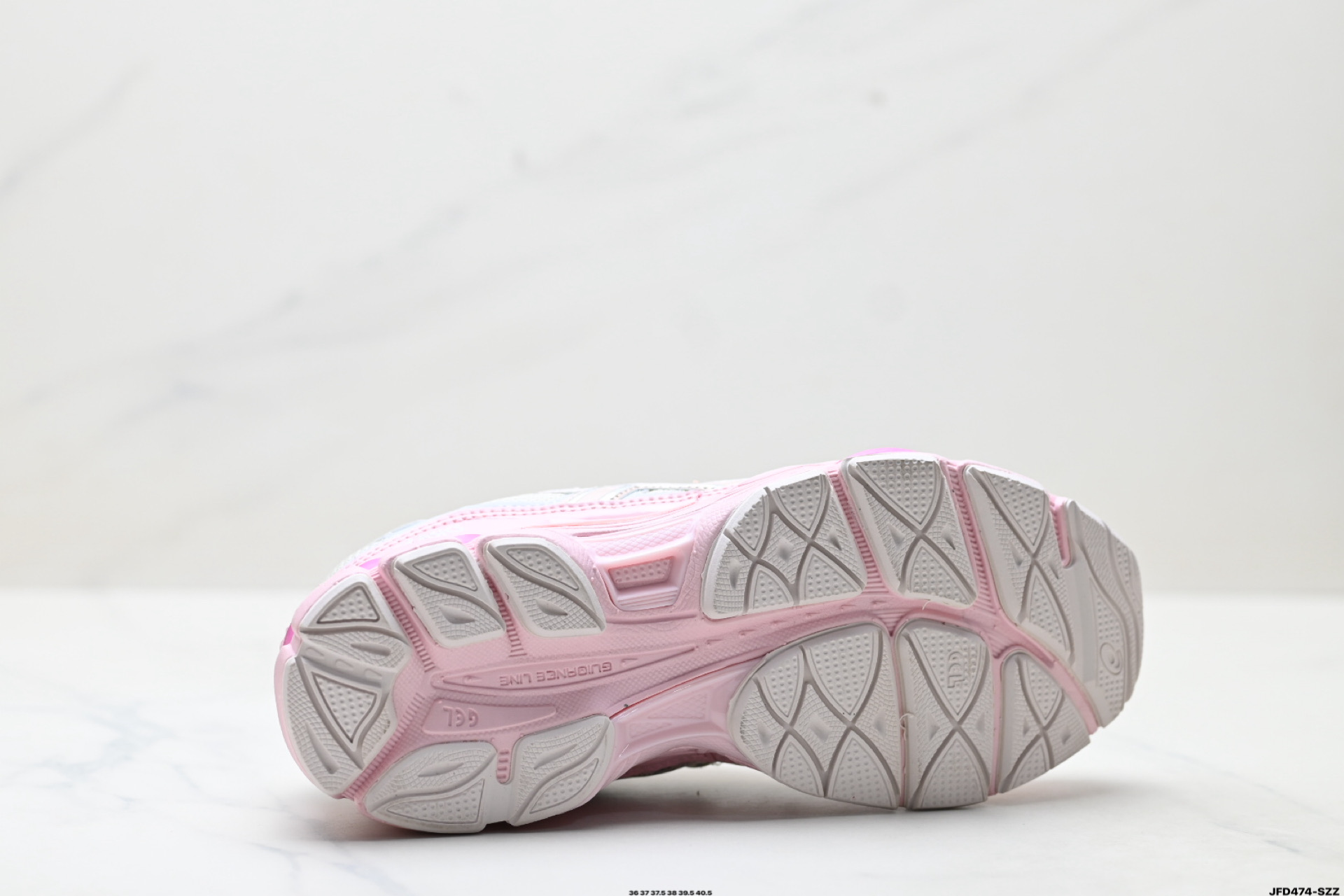ASICS GEL-NYC 亚瑟士 透气网眼鞋面 1203A571-100