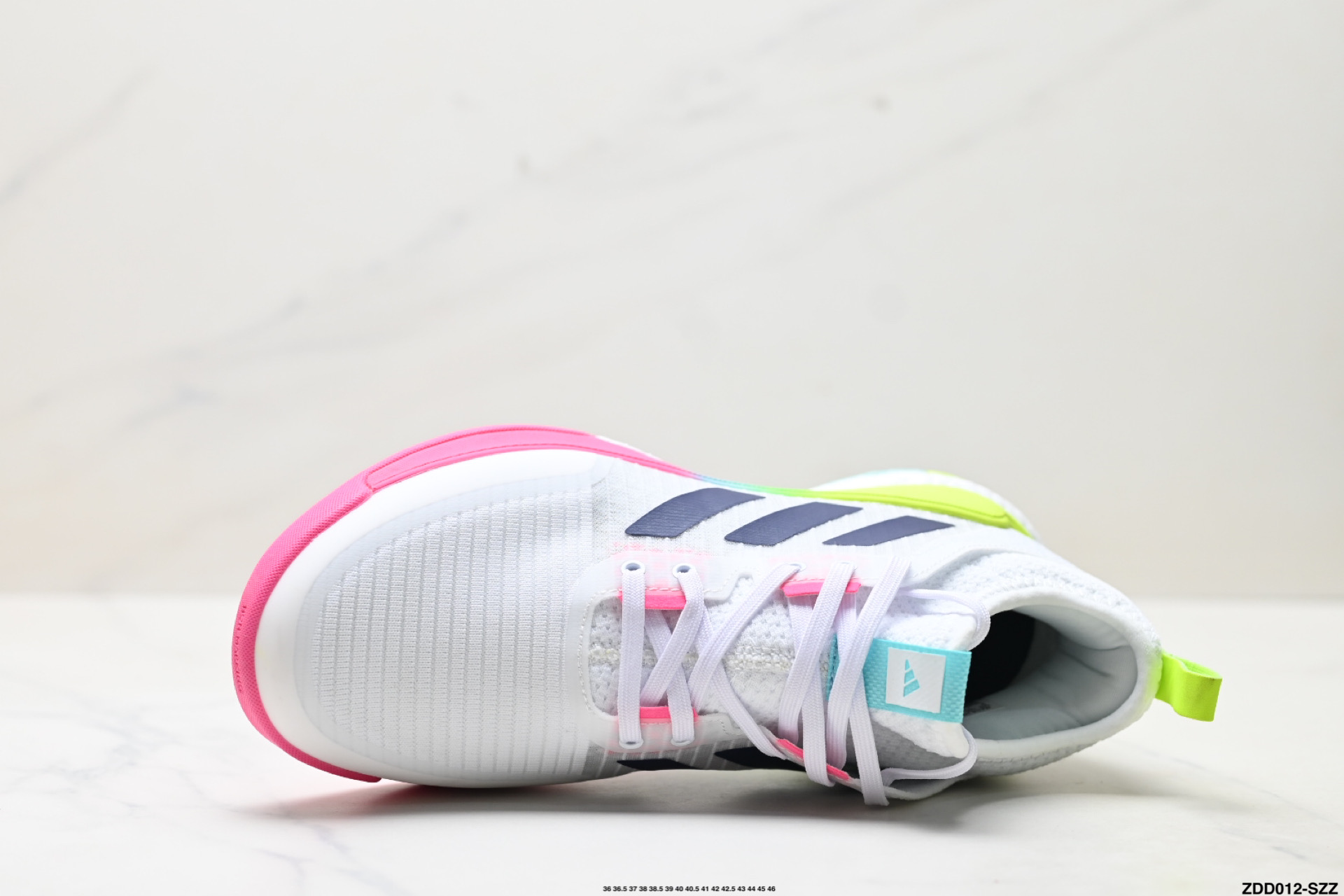 Adidas Crazyflight Mid: Zapatos de voleibol de alto rendimiento y gran amortiguación 3 i1755795710225 5854 0 1