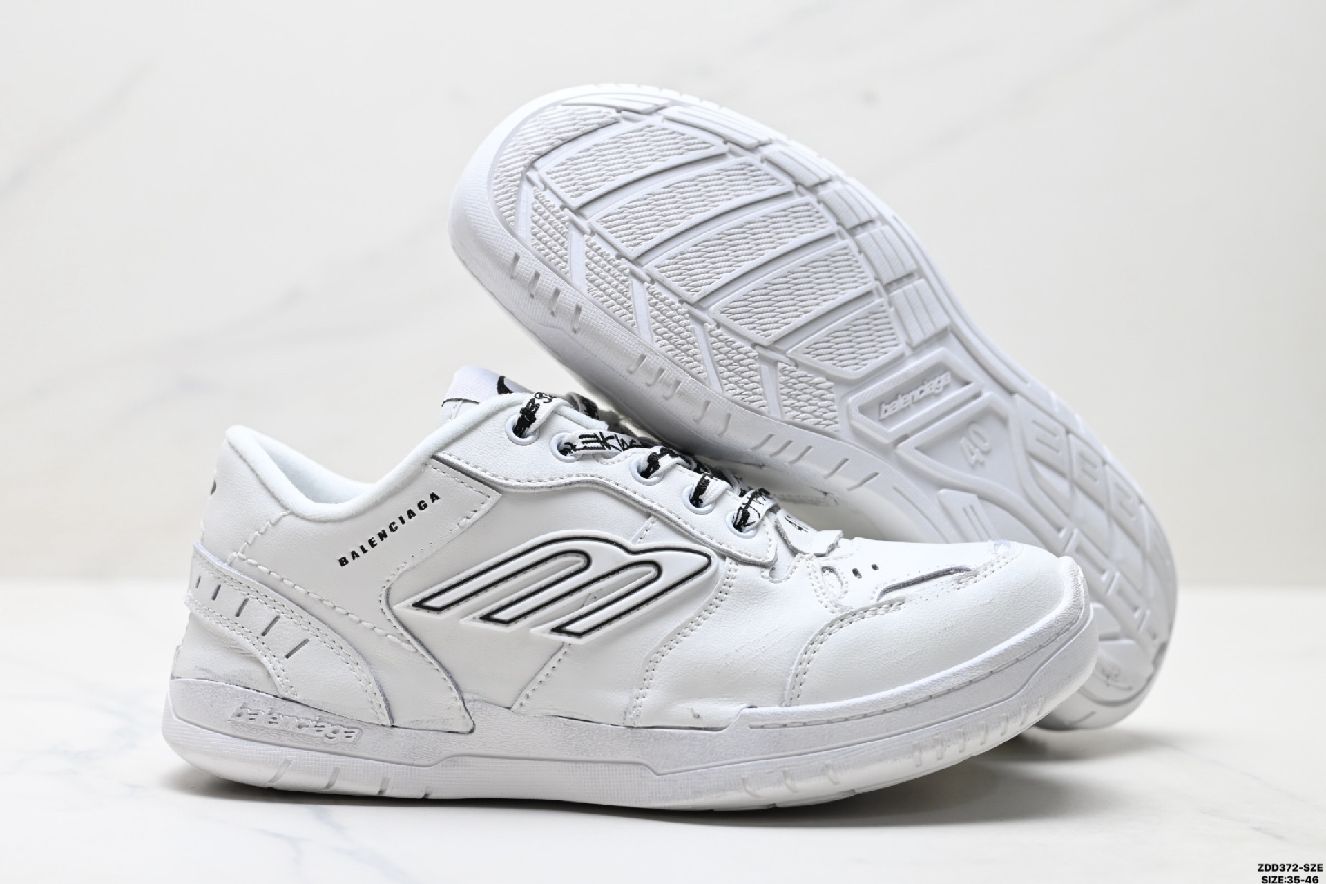 240 Balenciaga巴黎世家 Hamptons Worn-Out 圆头系带做旧低帮板鞋 841765 WCURS 9000