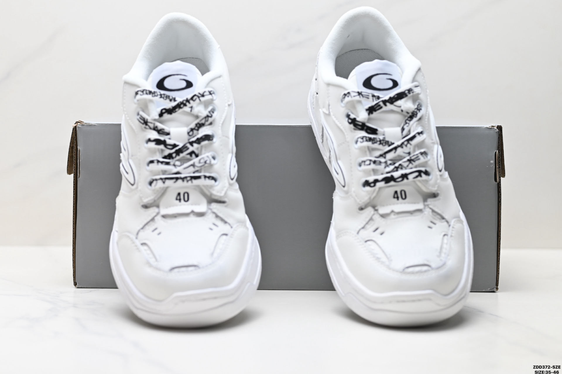 240 Balenciaga巴黎世家 Hamptons Worn-Out 圆头系带做旧低帮板鞋 841765 WCURS 9000
