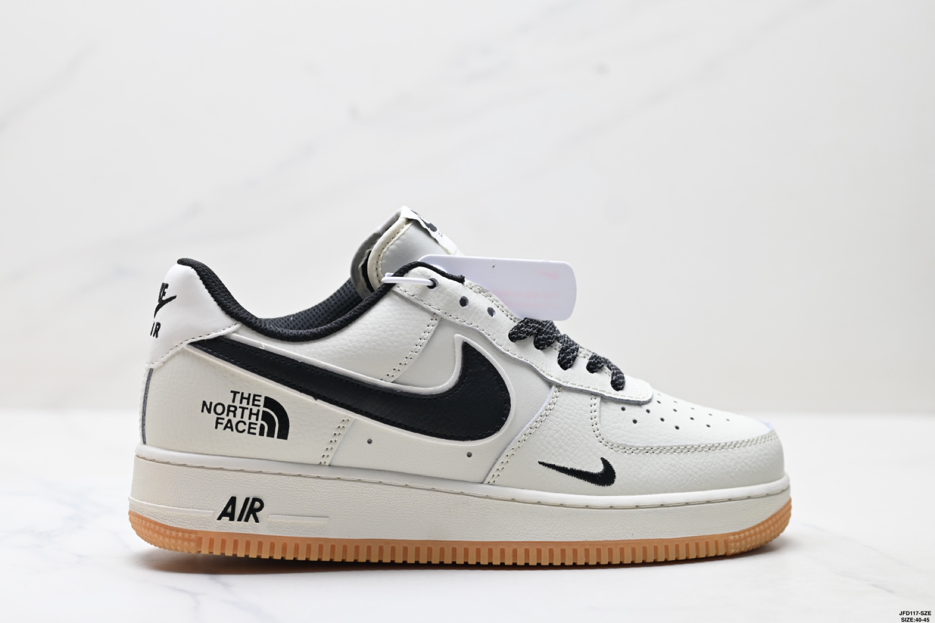 180 耐克Nike AIR FORCE 1’07空军一号低帮百搭休闲运动板鞋 AJ7747-100