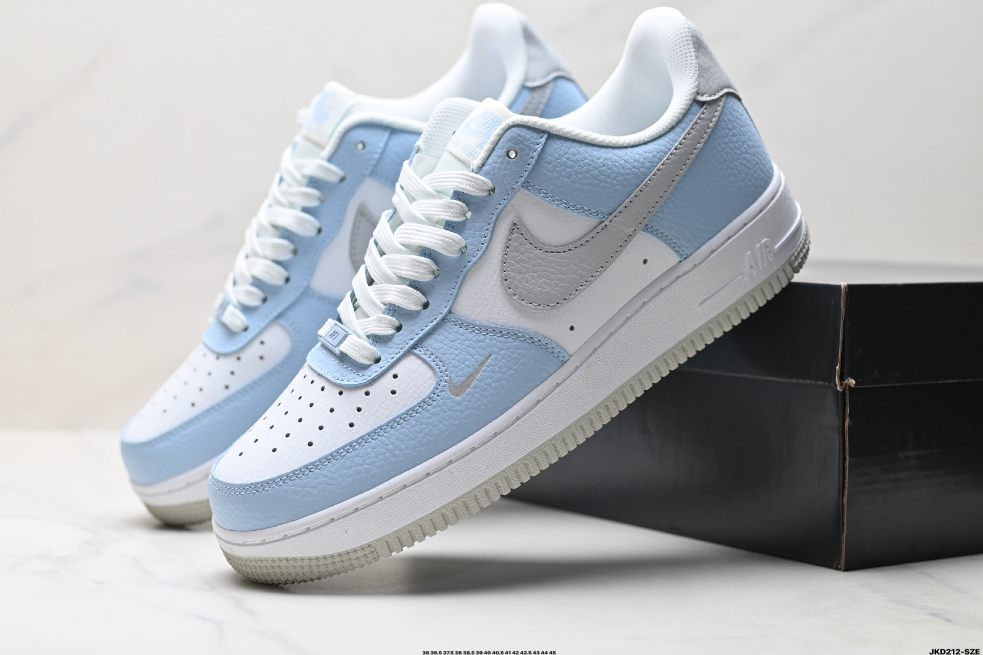 170 耐克Nike AIR FORCE 1‘07 空军一号低帮百搭休闲运动板鞋 HF0022-400