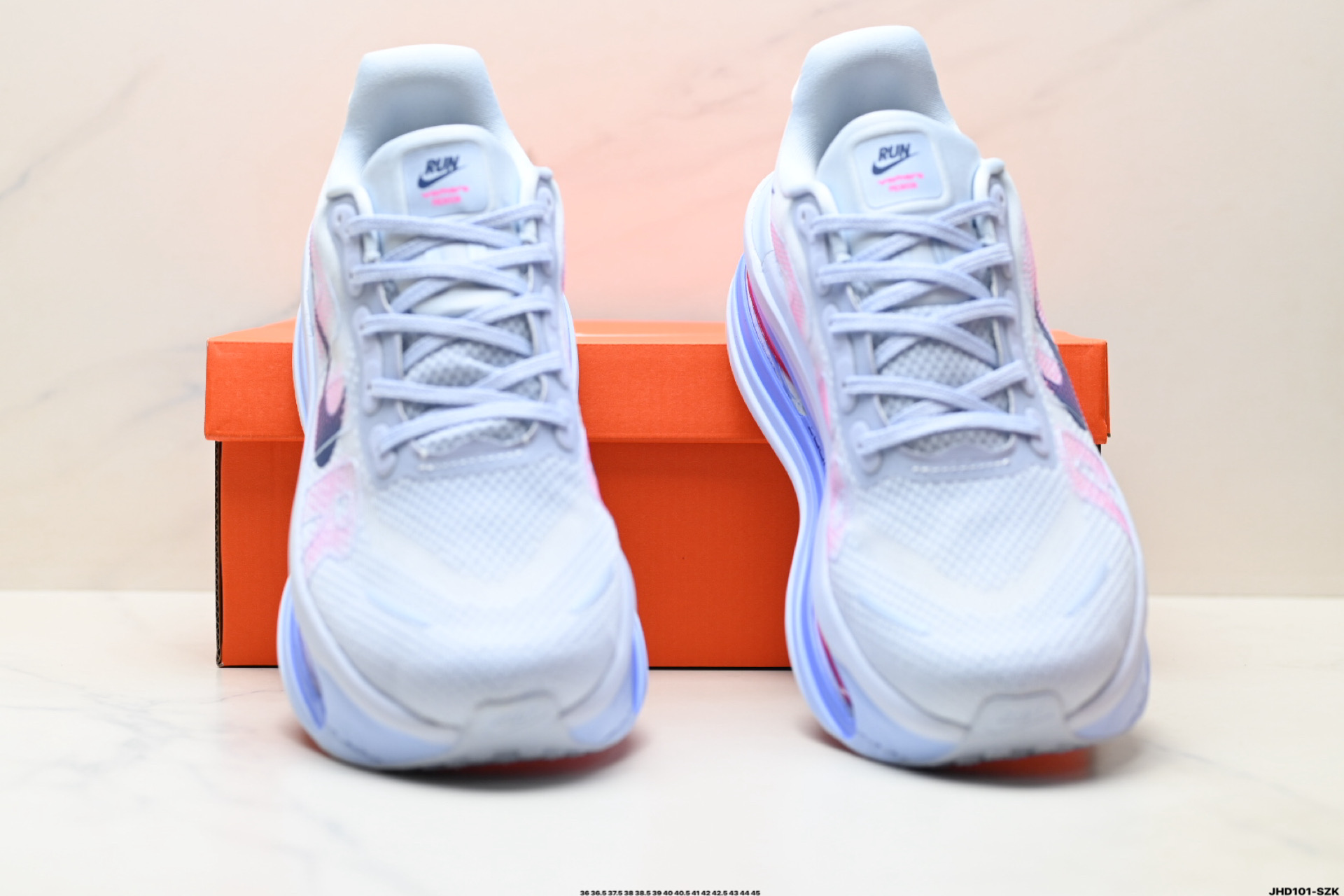 200 Nike VOMERO PREMIUM 耐克 舒适减震防滑 低帮跑步鞋  HQ2050-788