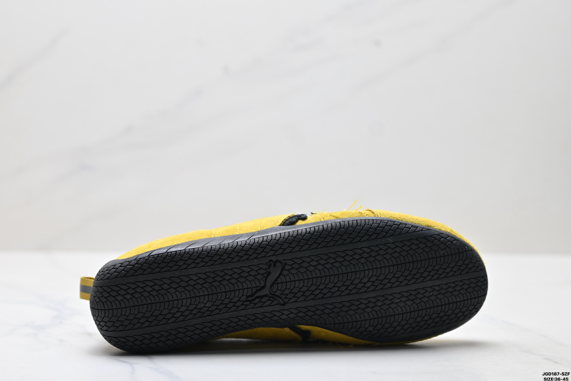 190 PUMA 彪马 x Balenciaga巴黎世家 Speedcat 系列 薄底鞋 牛皮绒面革 圆头做旧磨损 低帮 生活休闲鞋  406519-04