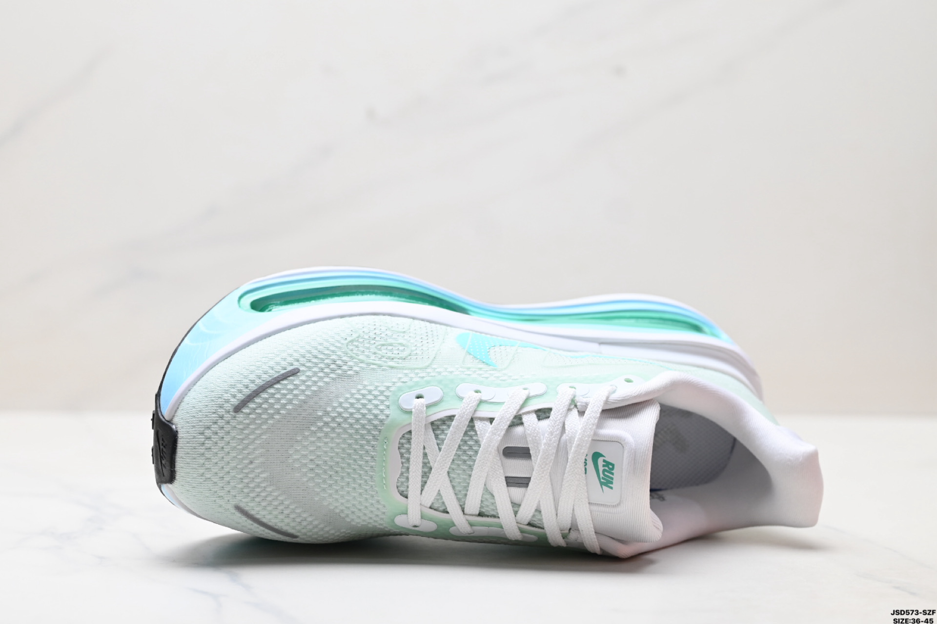 220 Nike VOMERO PREMIUM 耐克 舒适减震防滑 低帮跑步鞋 FN8453-014