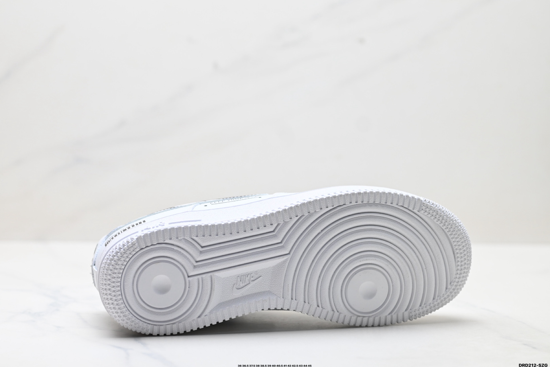 Nike Air Force 1 '07: Comodidad y estilo icónico para tu día a día 10 i1756138969793 168 0 8