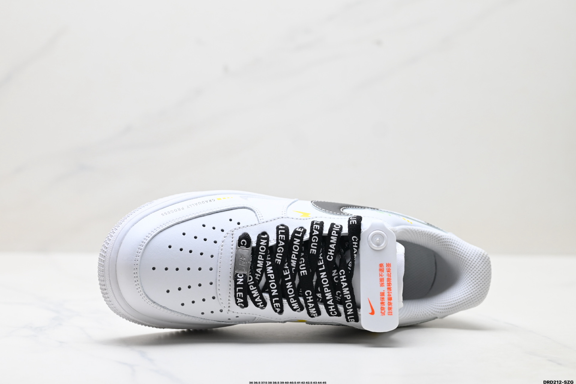 Nike Air Force 1 '07: Comodidad y estilo icónico para tu día a día 3 i1756138970332 9501 0 1