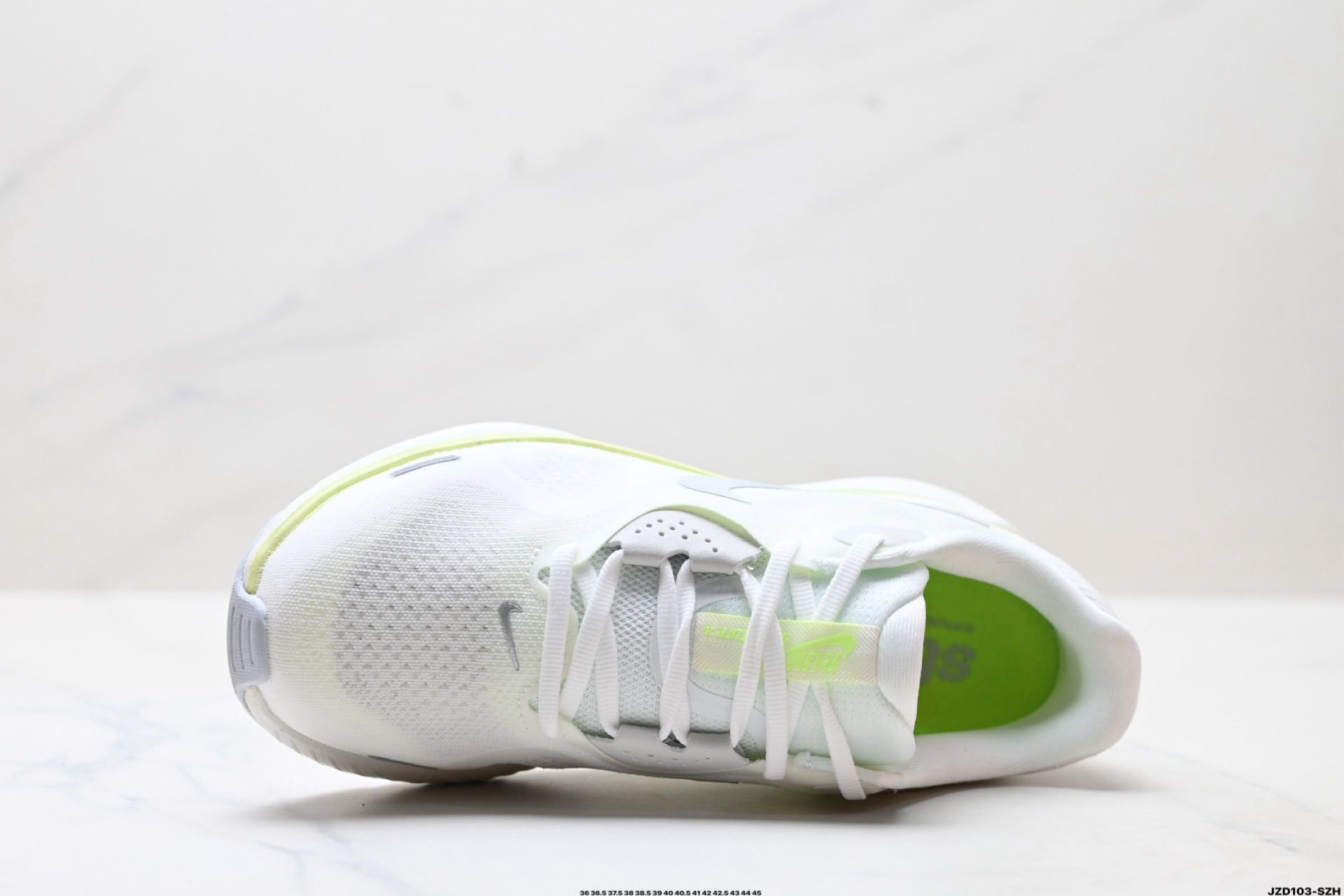 Nike Air Zoom Structure 26: Comodidad y Estilo para tus Carreras Diarias 3 i1756222517647 9573 0 1