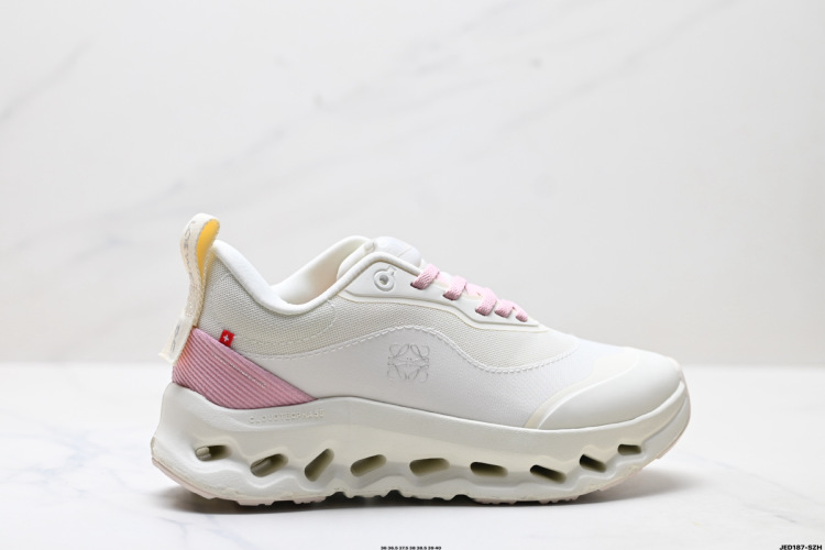 Loewe x On Cloudtilt 2.0 - נעלי ספורט קלות משקל ונוחות במיוחד 1 Loewe x On Cloudtilt 2.0 – נעלי ספורט קלות משקל ונוחות במיוחד