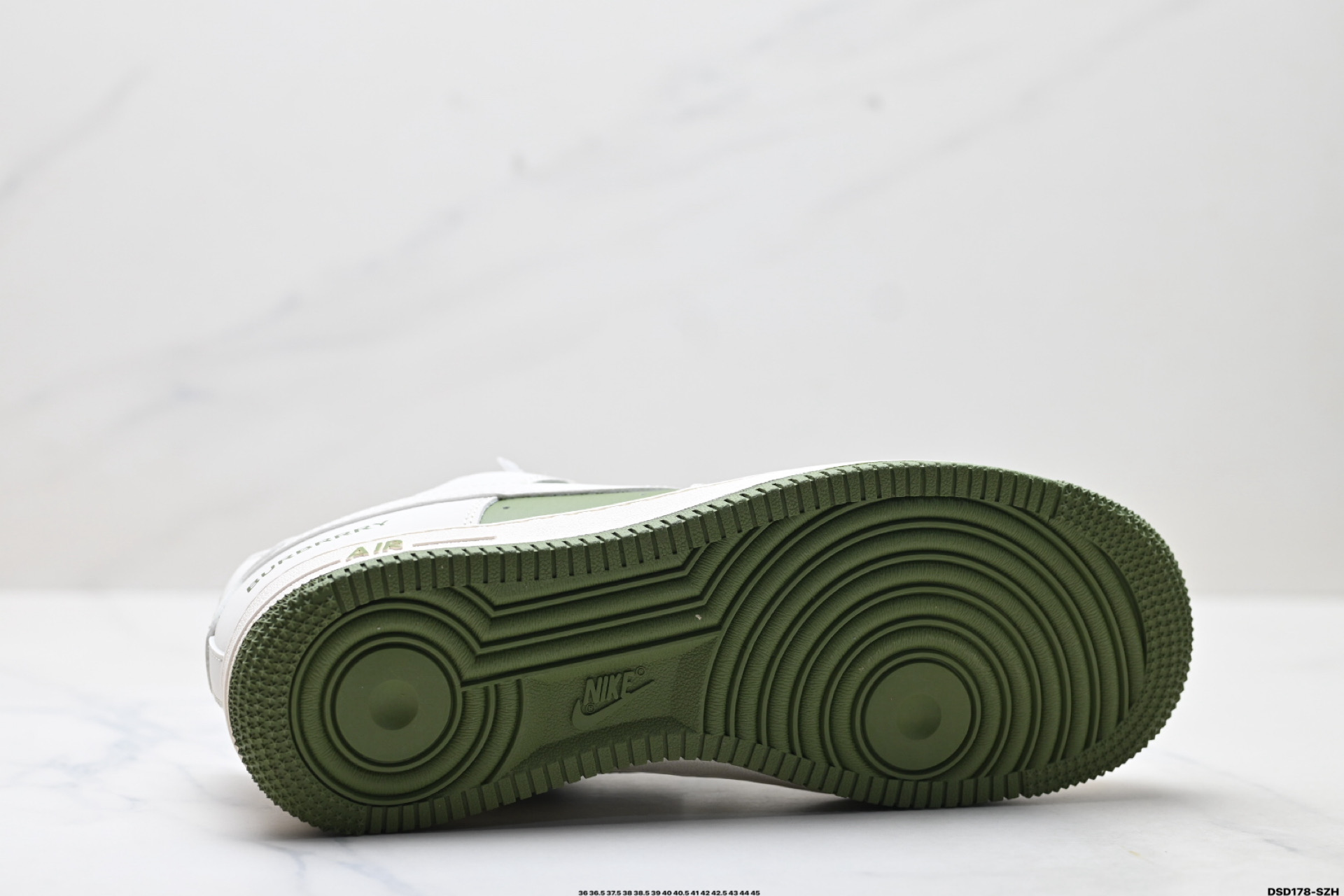 Nike Air Force 1 '07 Edición Especial con Detalles de Burberry 10 i1756223764157 7050 0 8