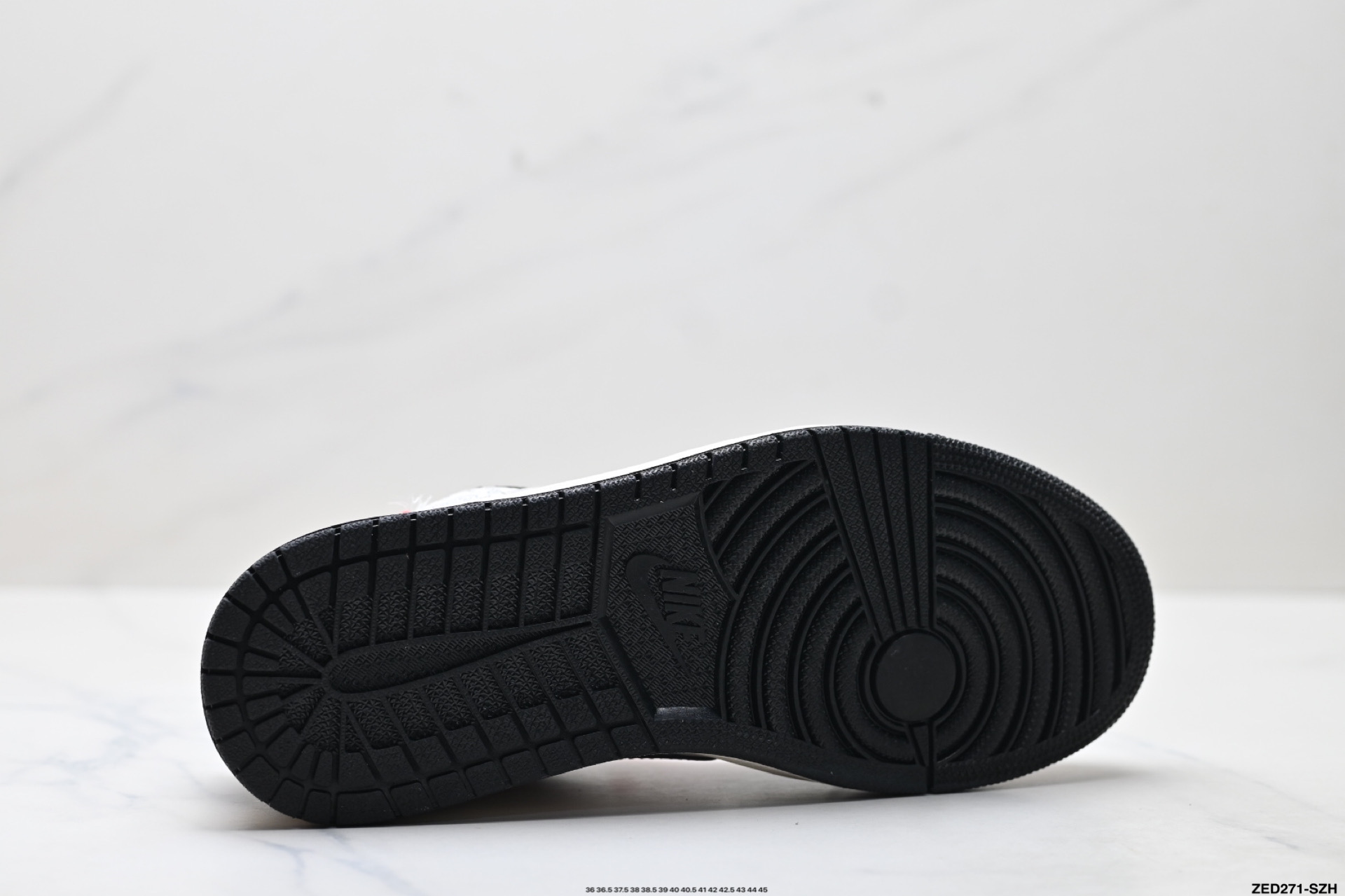 Nike Air Jordan 1 x Travis Scott AJ1倒勾 乔一倒钩 ‘DIY’定制 耐克 低帮文化篮球鞋 LD2025-035