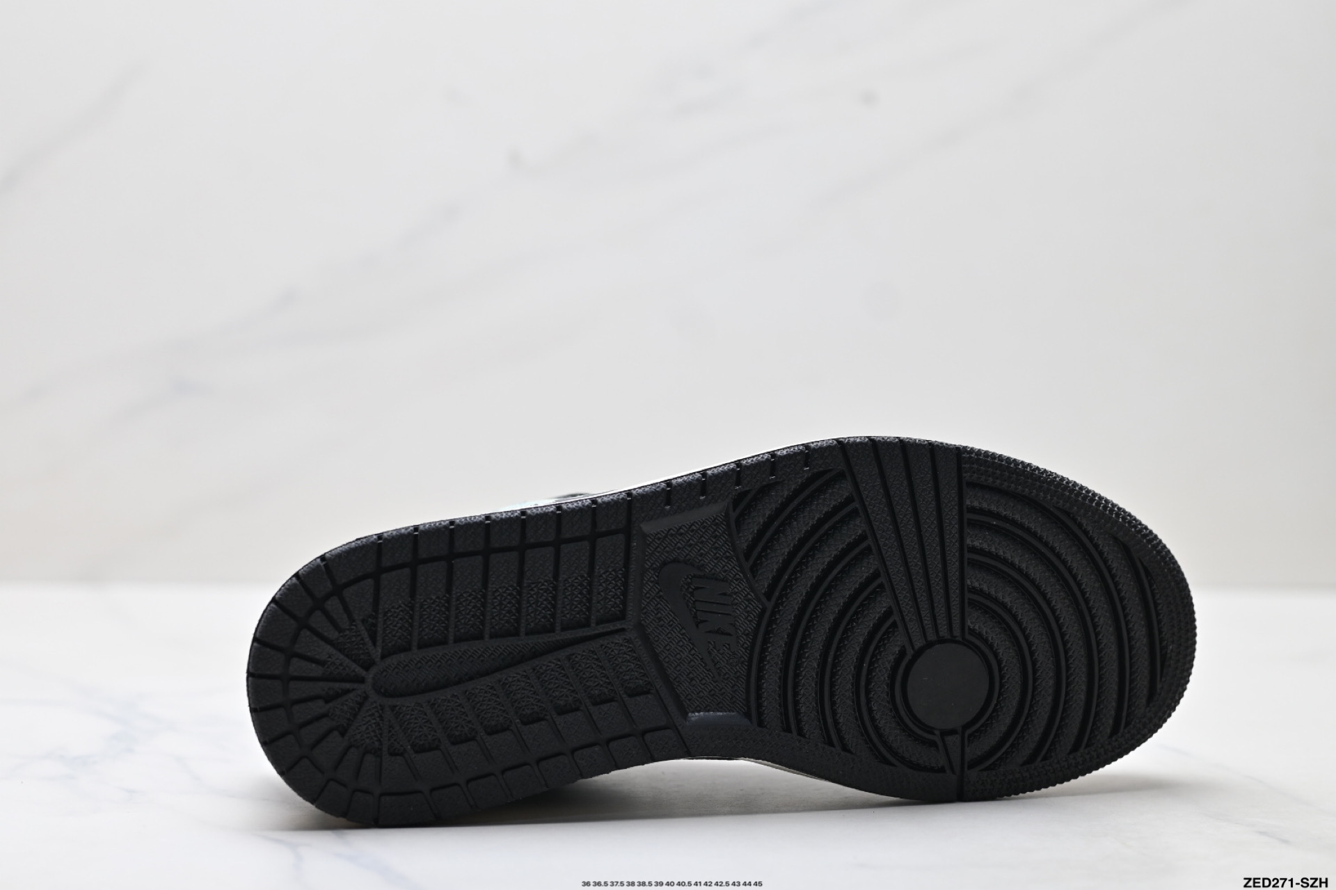 Nike Air Jordan 1 x Travis Scott AJ1倒勾 乔一倒钩 ‘DIY’定制 耐克 低帮文化篮球鞋 LD2028-045