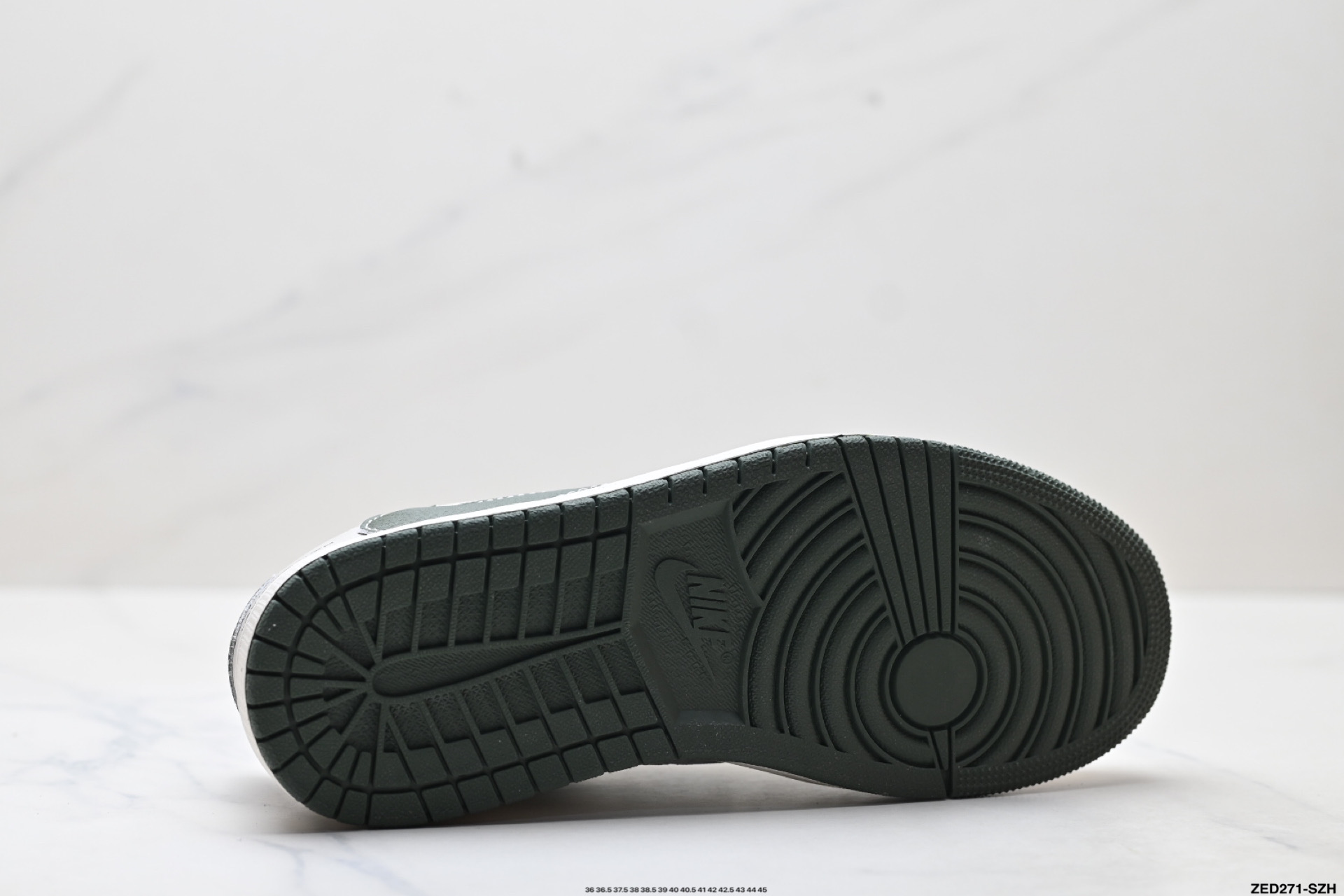 Nike Air Jordan 1 x Travis Scott AJ1倒勾 乔一倒钩 ‘DIY’定制 耐克 低帮文化篮球鞋 JW1188-150