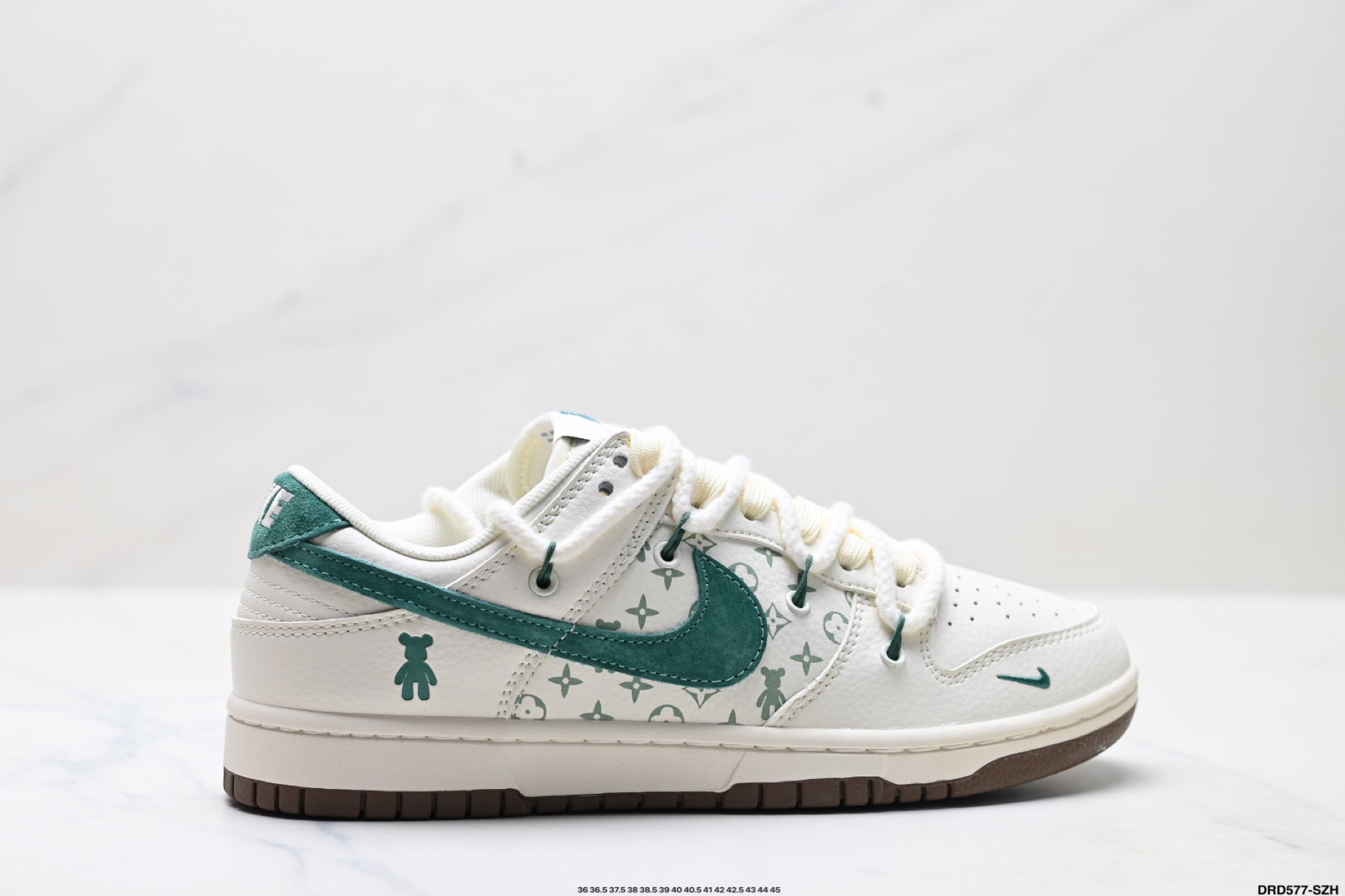 Nike Dunk Low Retro: Diseño Premium y Comodidad para tu Día a Día 3 i1756227200722 7794 0 1