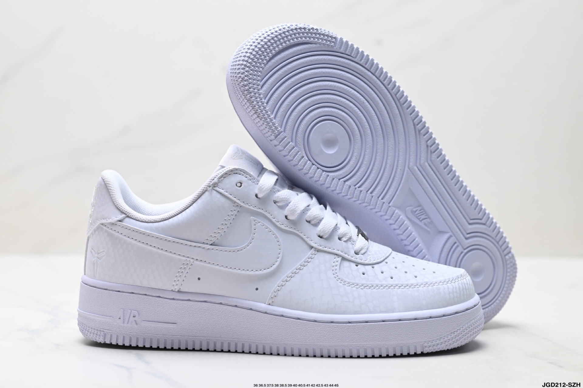 NIKE AIR FORCE 1‘07 LV8 IB0018-100