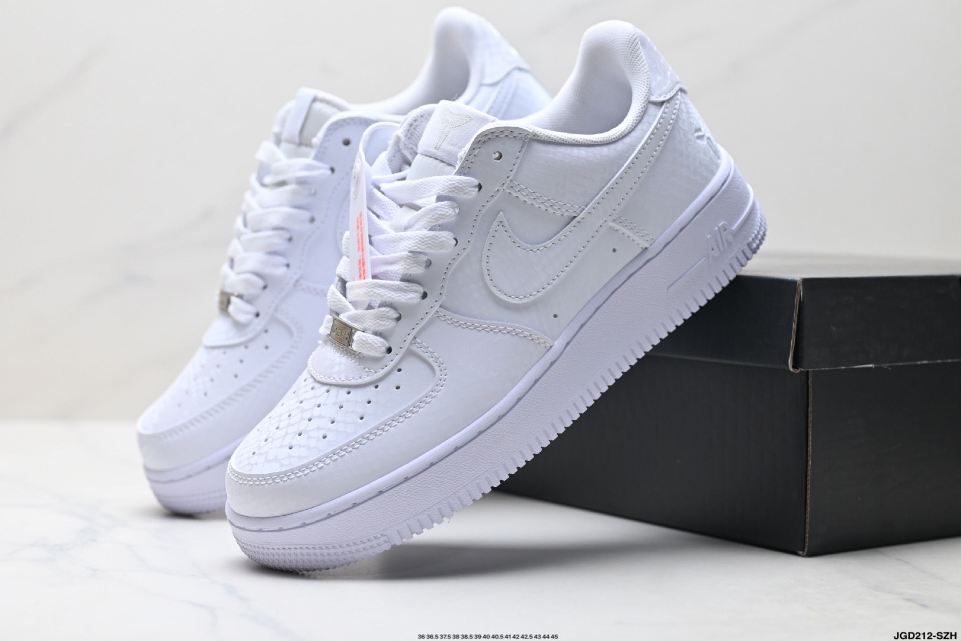 NIKE AIR FORCE 1‘07 LV8 IB0018-100