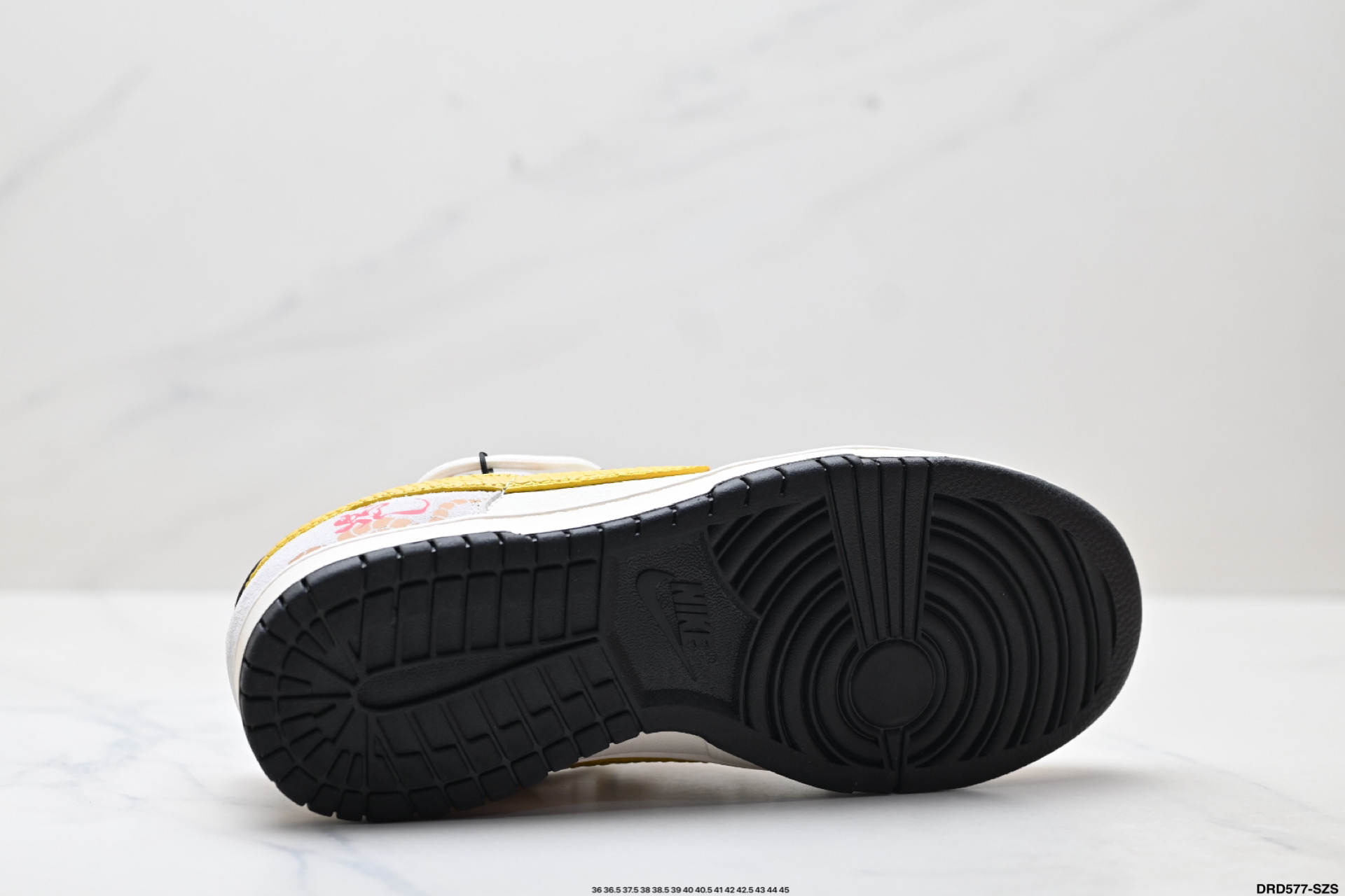 Nike Dunk Low Retro: Estilo Clásico con un Toque Personalizado 10 i1756310540131 2210 0 8