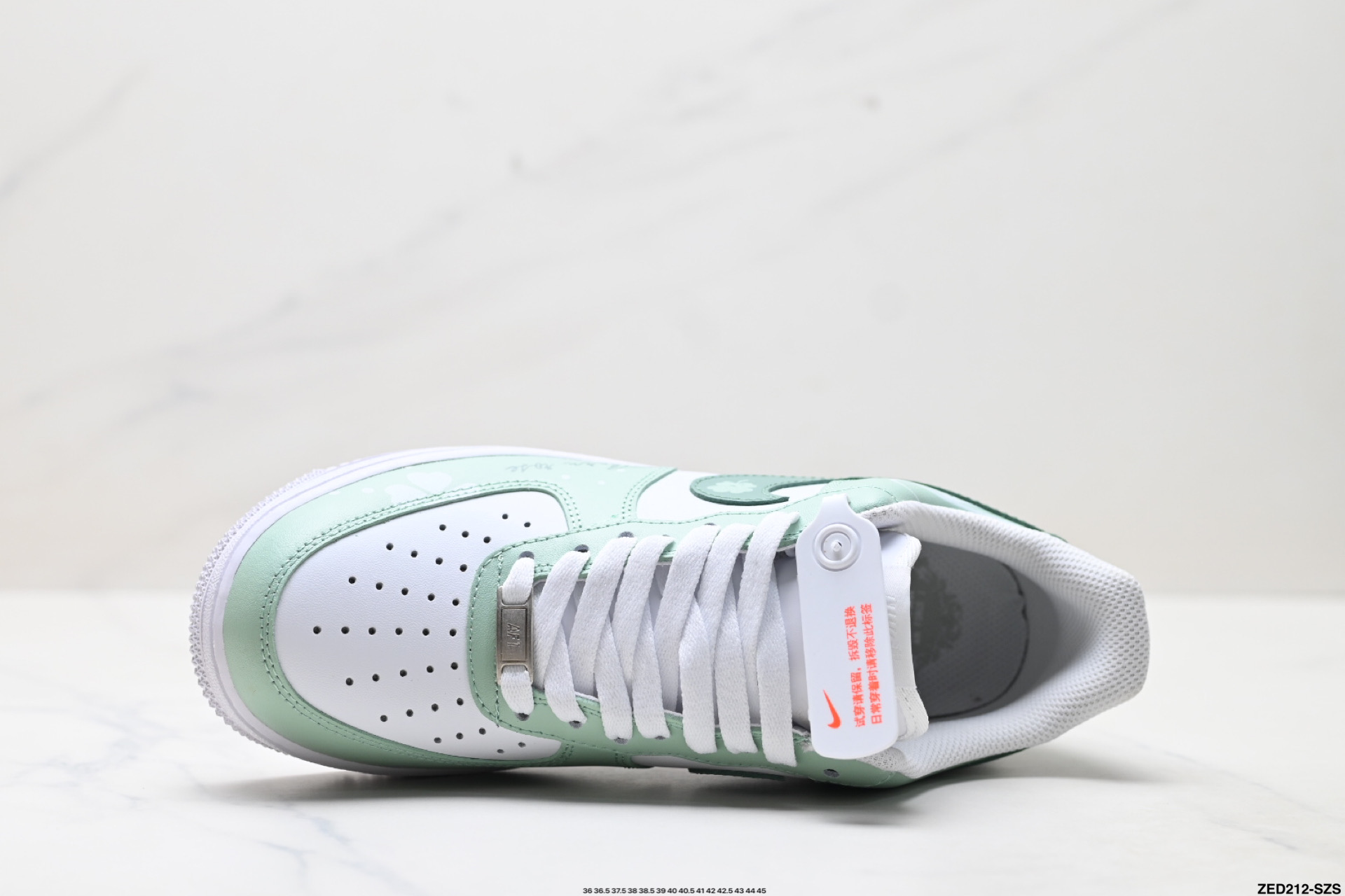 NIKE AIR FORCE 1‘07 LV8 ZH0316-098