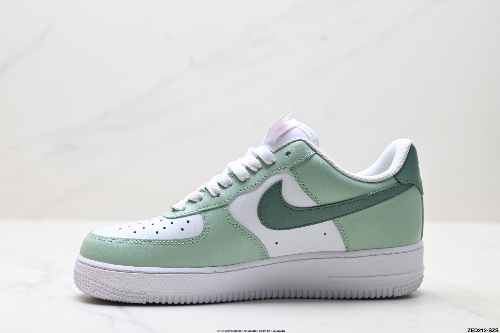 NIKE AIR FORCE 1‘07 LV8 ZH0316-098