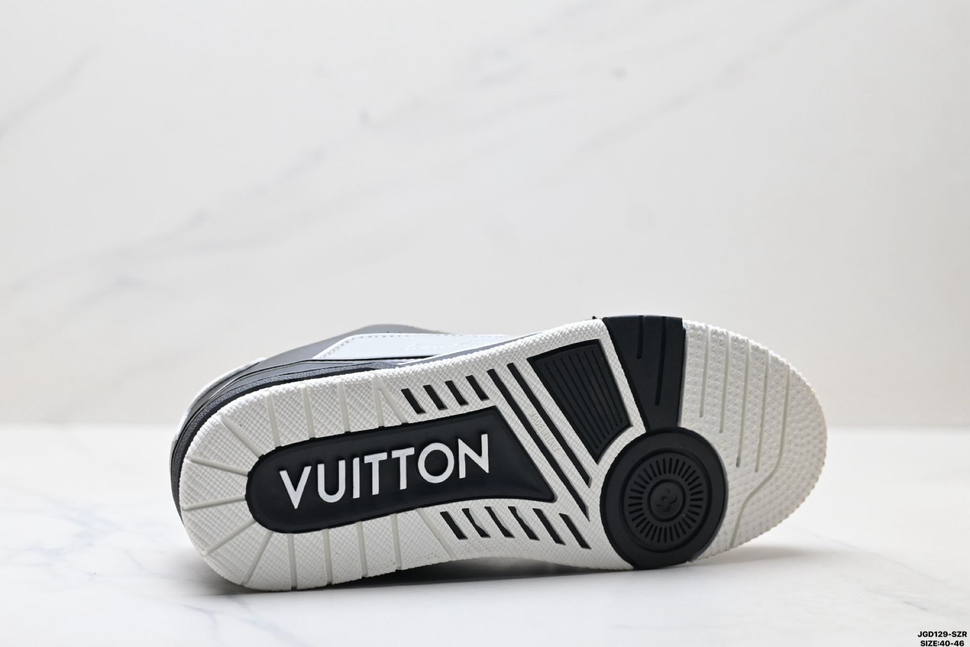 Louis Vuitton Trainer Sneaker Low: Elegancia y Comodidad en Cada Paso 10 i1756397309565 354 0 8