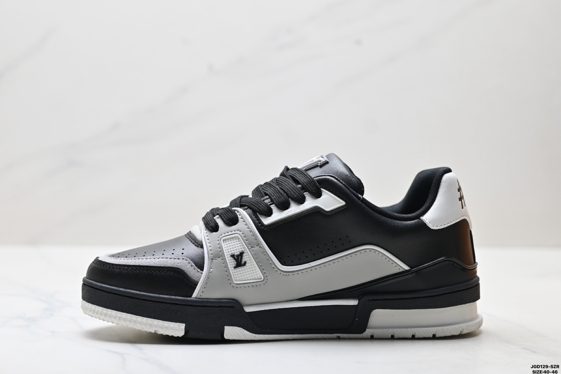 Louis Vuitton Trainer Sneaker Low: Elegancia y Comodidad en Cada Paso 4 i1756397309566 1570 0 2