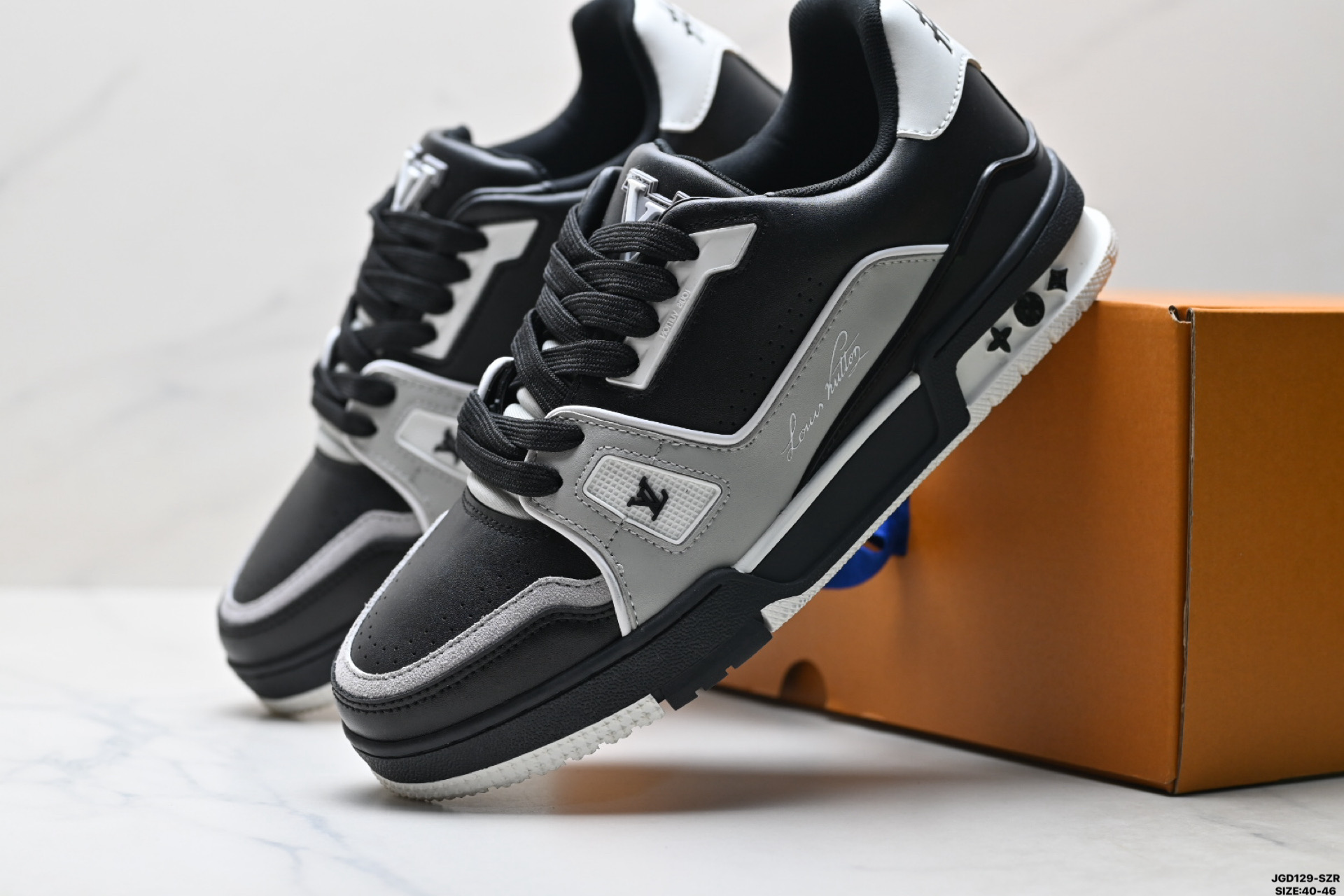 Louis Vuitton Trainer Sneaker Low: Estilo y Comodidad en Cada Paso 7 i1756397309779 4893 0 7