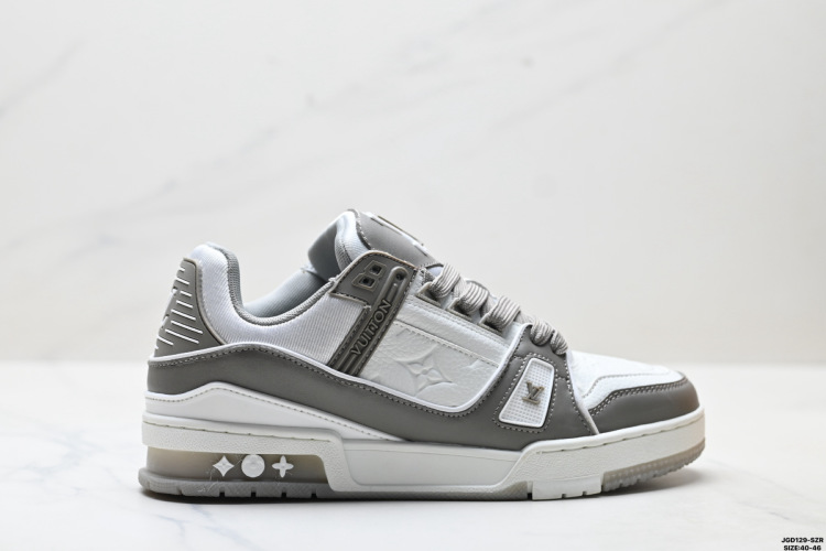 Louis Vuitton Trainer סניקרס נמוכות - נוחות, אופנתיות ומתאימות לכל סגנון 1 Louis Vuitton Trainer סניקרס נמוכות – נוחות, אופנתיות ומתאימות לכל סגנון