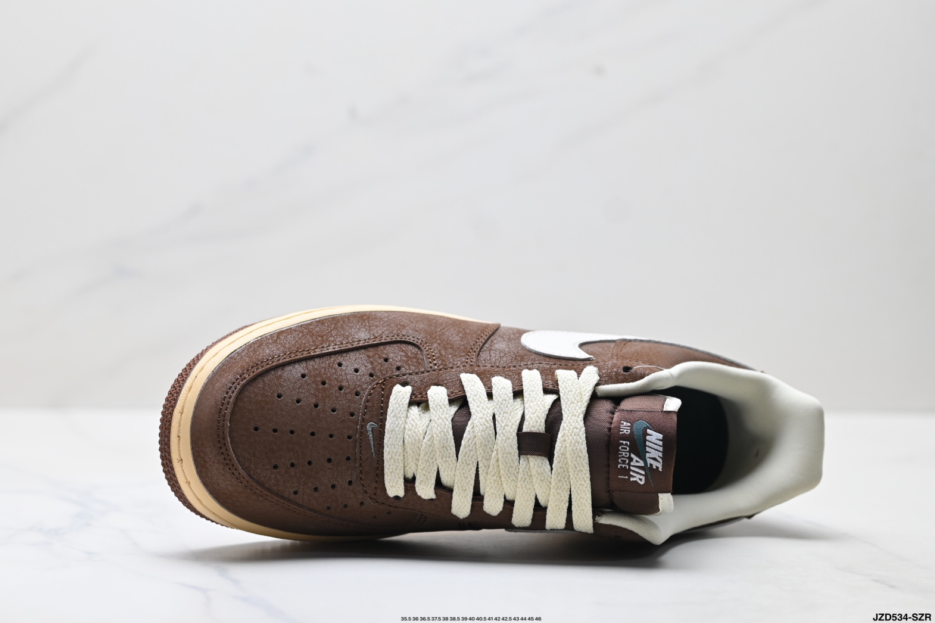 Nike Air Force 1'07: Estilo Clásico y Comodidad Urbana en Color Marrón 3 i1756398001062 4292 0 1