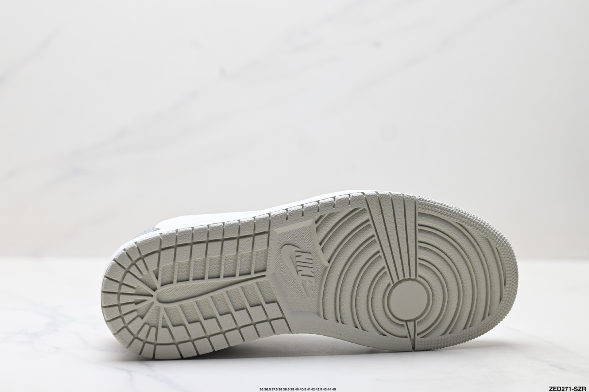 Nike Air Jordan 1 x Travis Scott AJ1倒勾 乔一倒钩 ‘DIY’定制 耐克 低帮文化篮球鞋 DZ5899-006