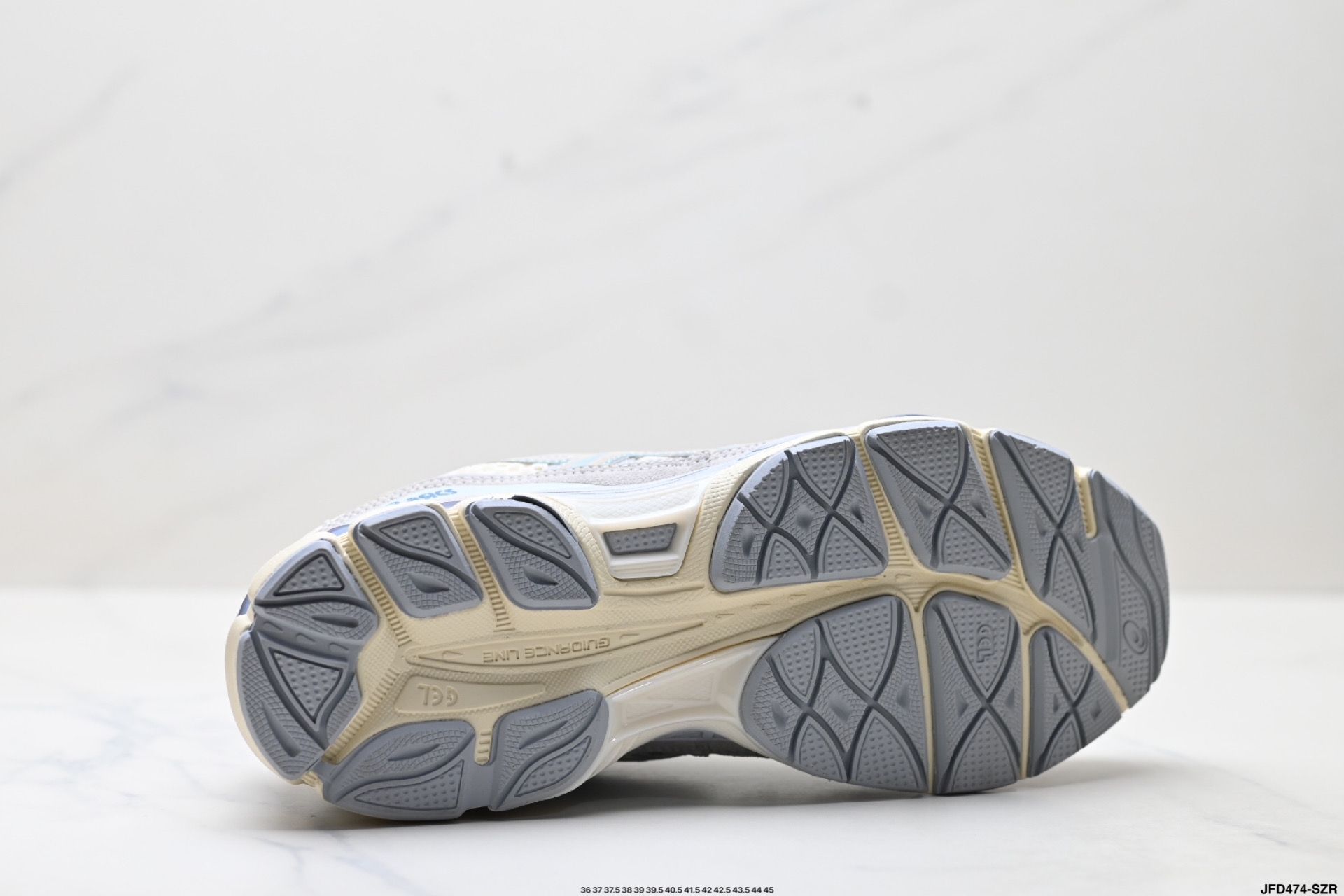 ASICS GEL-NYC 亚瑟士 透气网眼鞋面 配合部分合成革材质 采用全新AHAR+橡胶材质 更加耐磨 1203A372-600