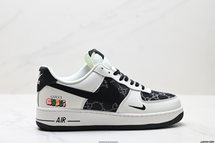 Nike Air Force 1 '07 בעיצוב גוצ'י - נוחות וסטייל בעיצוב אייקוני 1 Nike Air Force 1 ’07 בעיצוב גוצ’י – נוחות וסטייל בעיצוב אייקוני