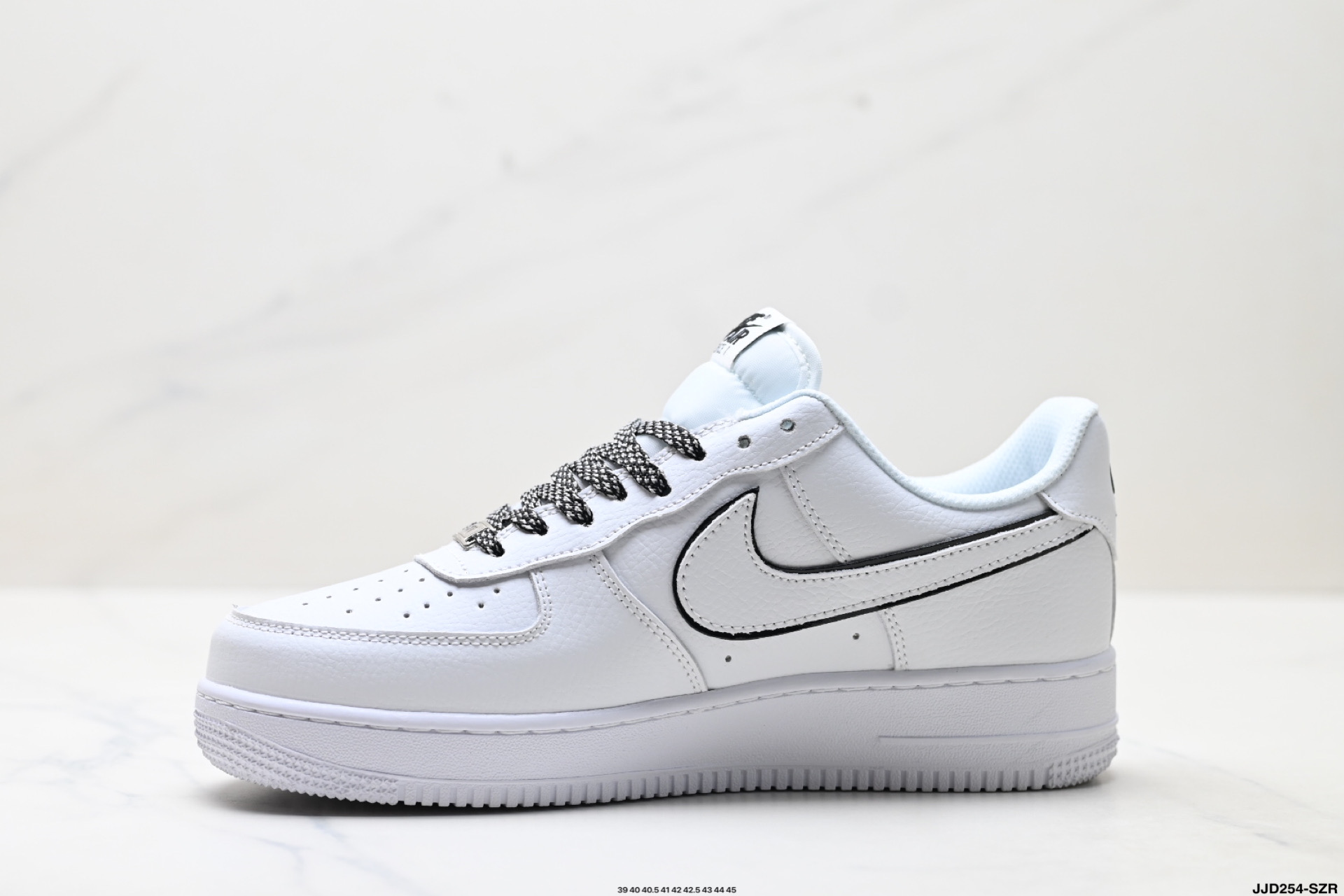Nike Air Force 1 '07: Comodidad y Estilo Clásico en Color Blanco 4 i1756398881412 1352 0 2
