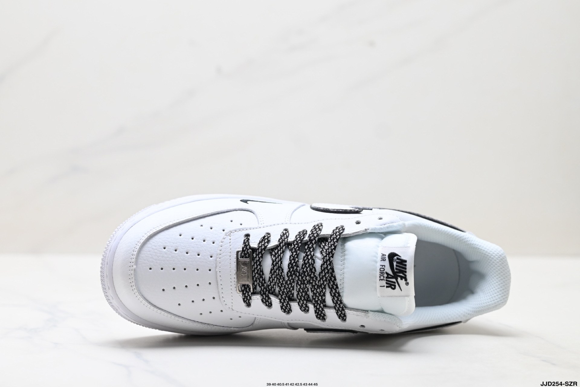 Nike Air Force 1 '07: Comodidad y Estilo Clásico en Color Blanco 3 i1756398881412 4520 0 1