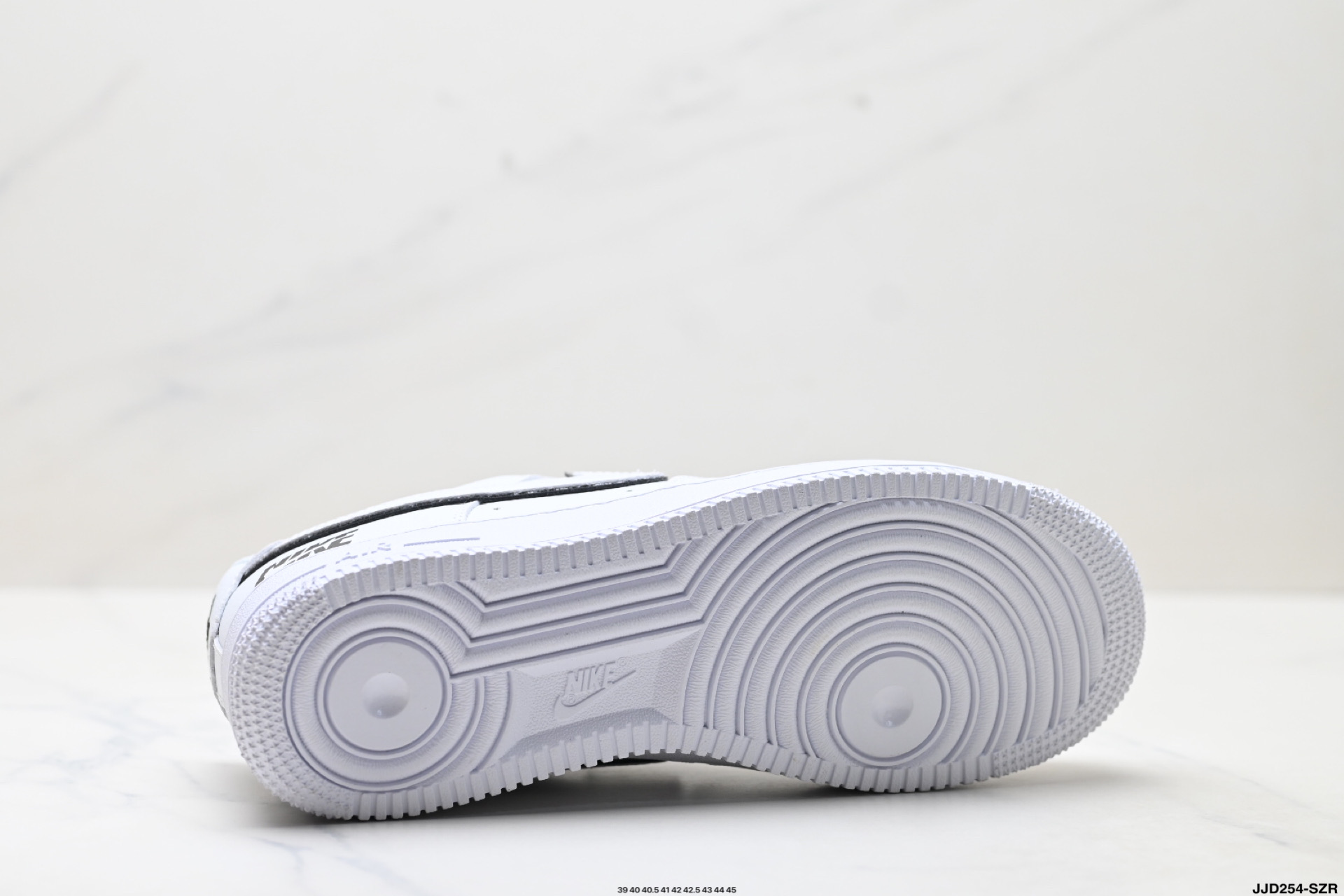 Nike Air Force 1 '07: Comodidad y Estilo Clásico en Color Blanco 10 i1756398881828 4662 0 8