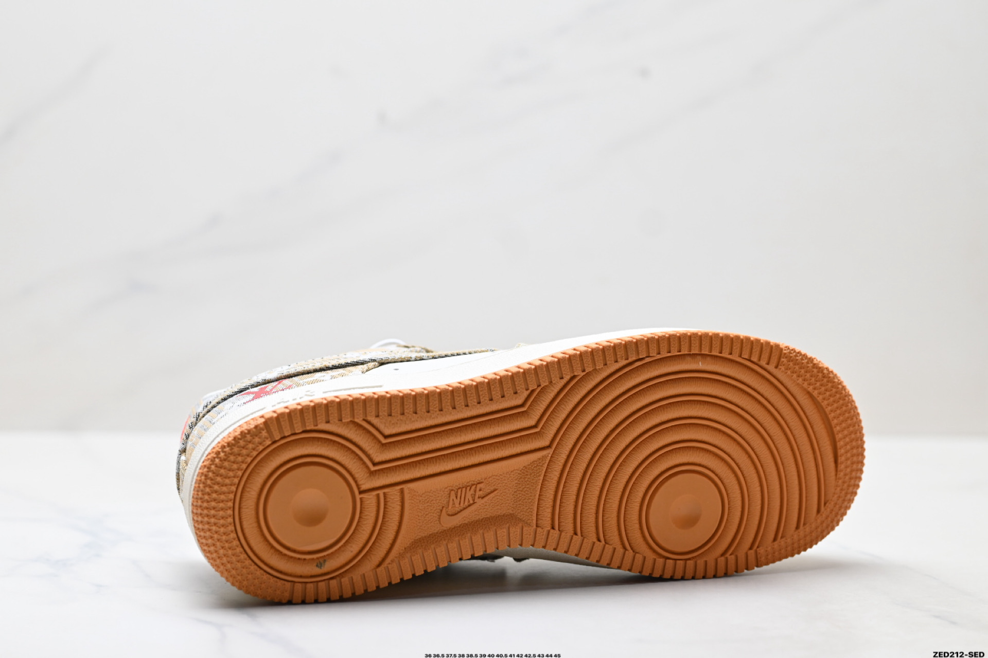 NIKE AIR FORCE 1‘07 LV8 DF0188-076