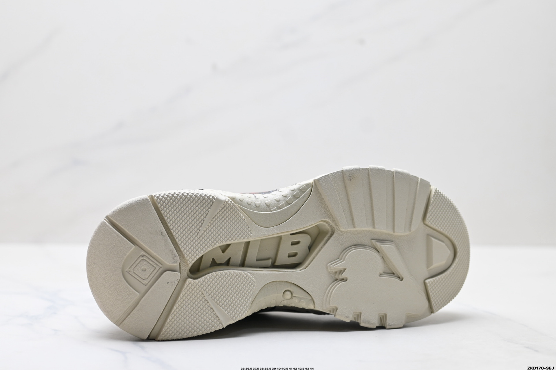 MLB BIGBALL CHUNKY PIXEL ‘DIY定制’ 简约时尚 百搭 包裹性保暖防滑防水减震 低帮 板鞋 32SHC101N