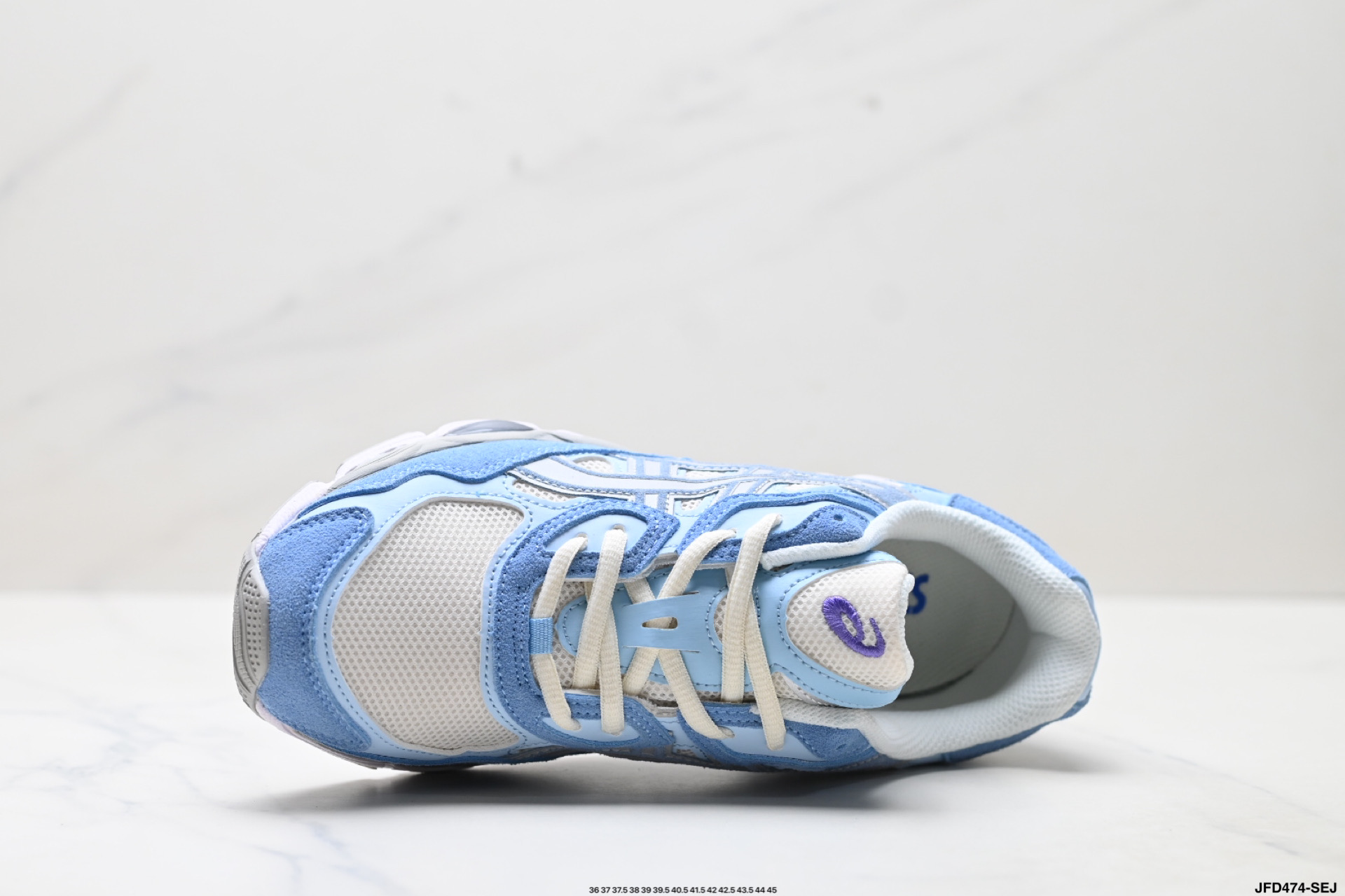 ASICS GEL-NYC 亚瑟士 透气网眼鞋面 配合部分合成革材质 采用全新AHAR+橡胶材质 更加耐磨 1203A383-107