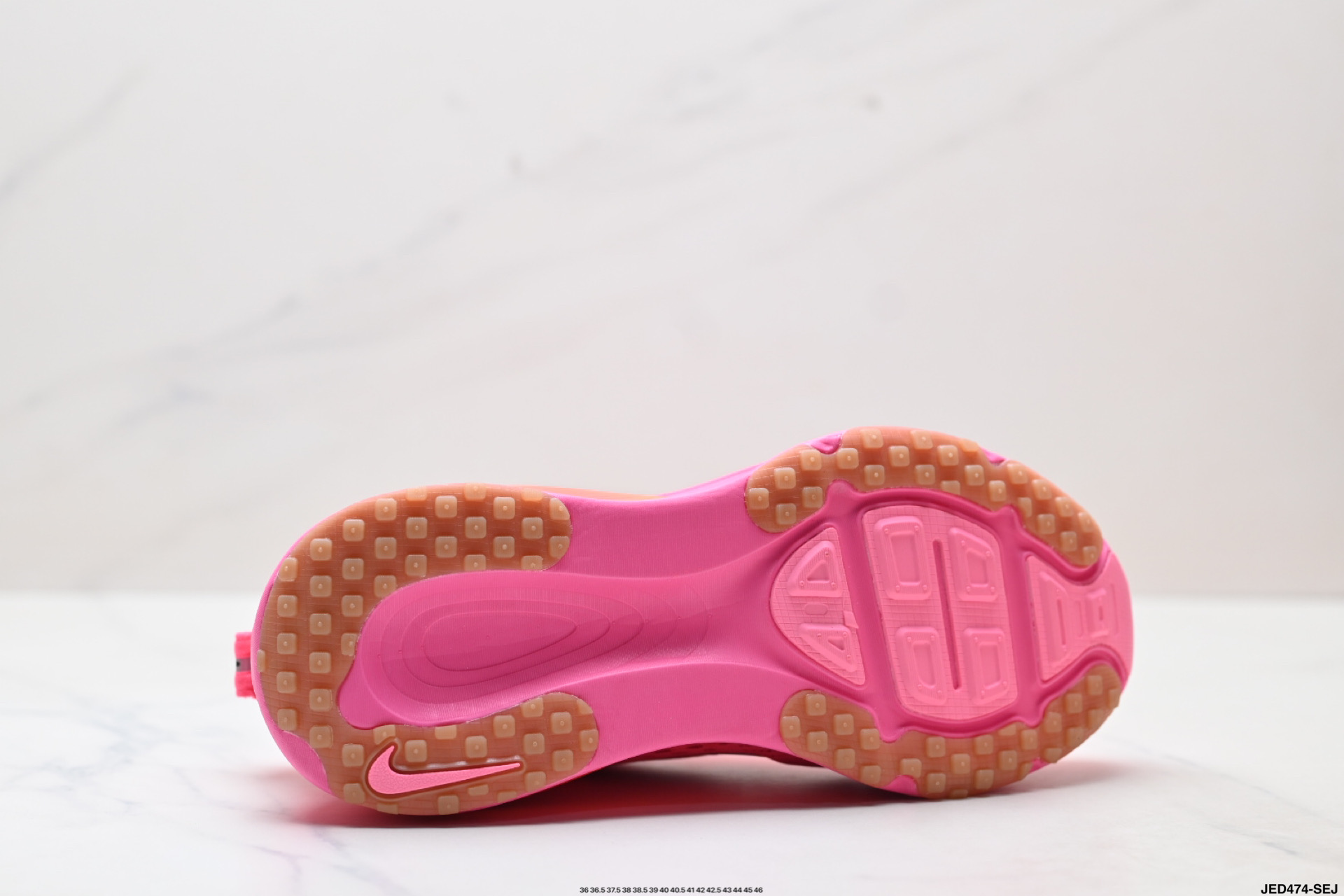 Nike Vomero 18: Comodidad y amortiguación para tus carreras diarias 10 i1756571838469 6640 0 8