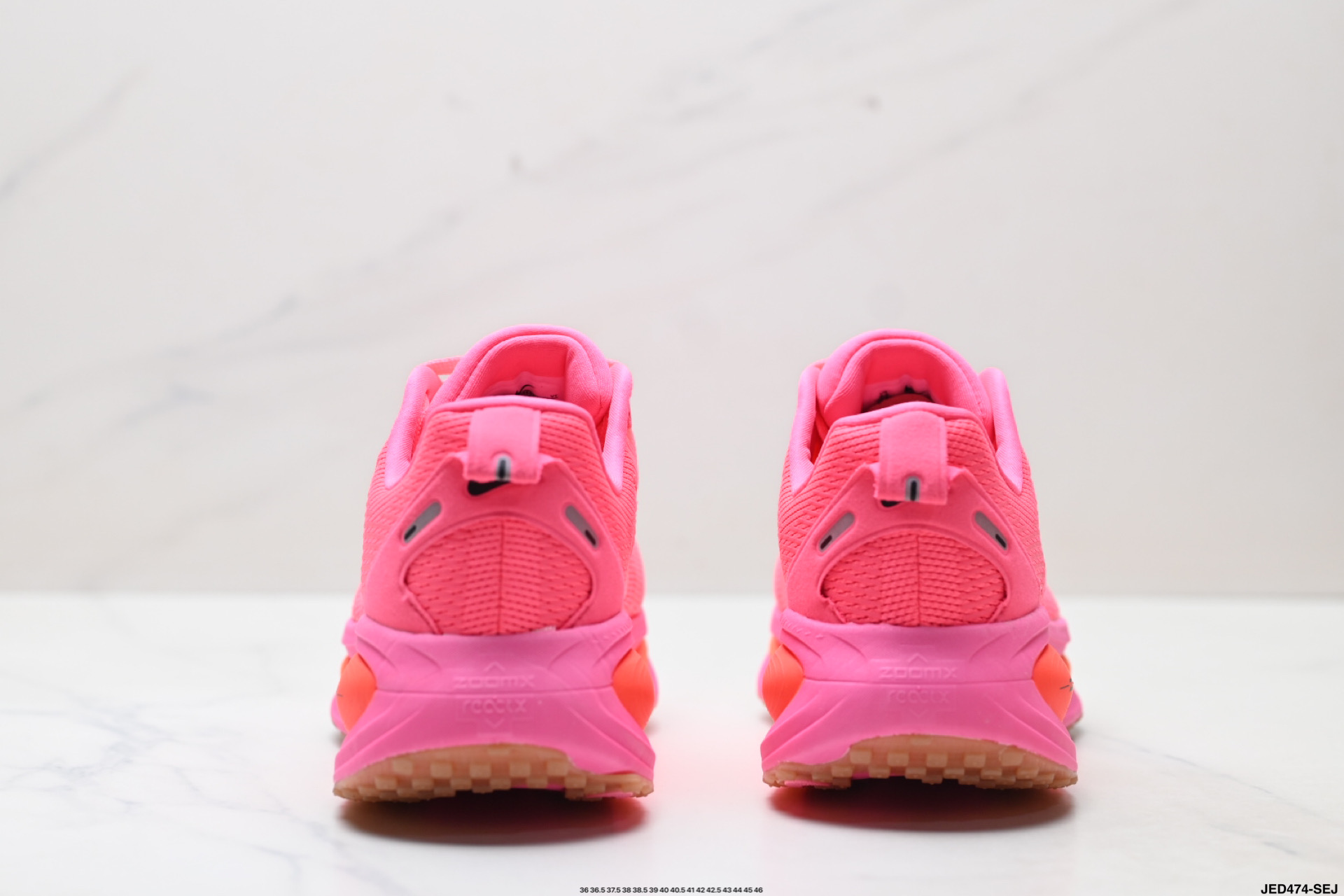Nike Vomero 18: Comodidad y amortiguación para tus carreras diarias 7 i1756571838471 3590 0 5