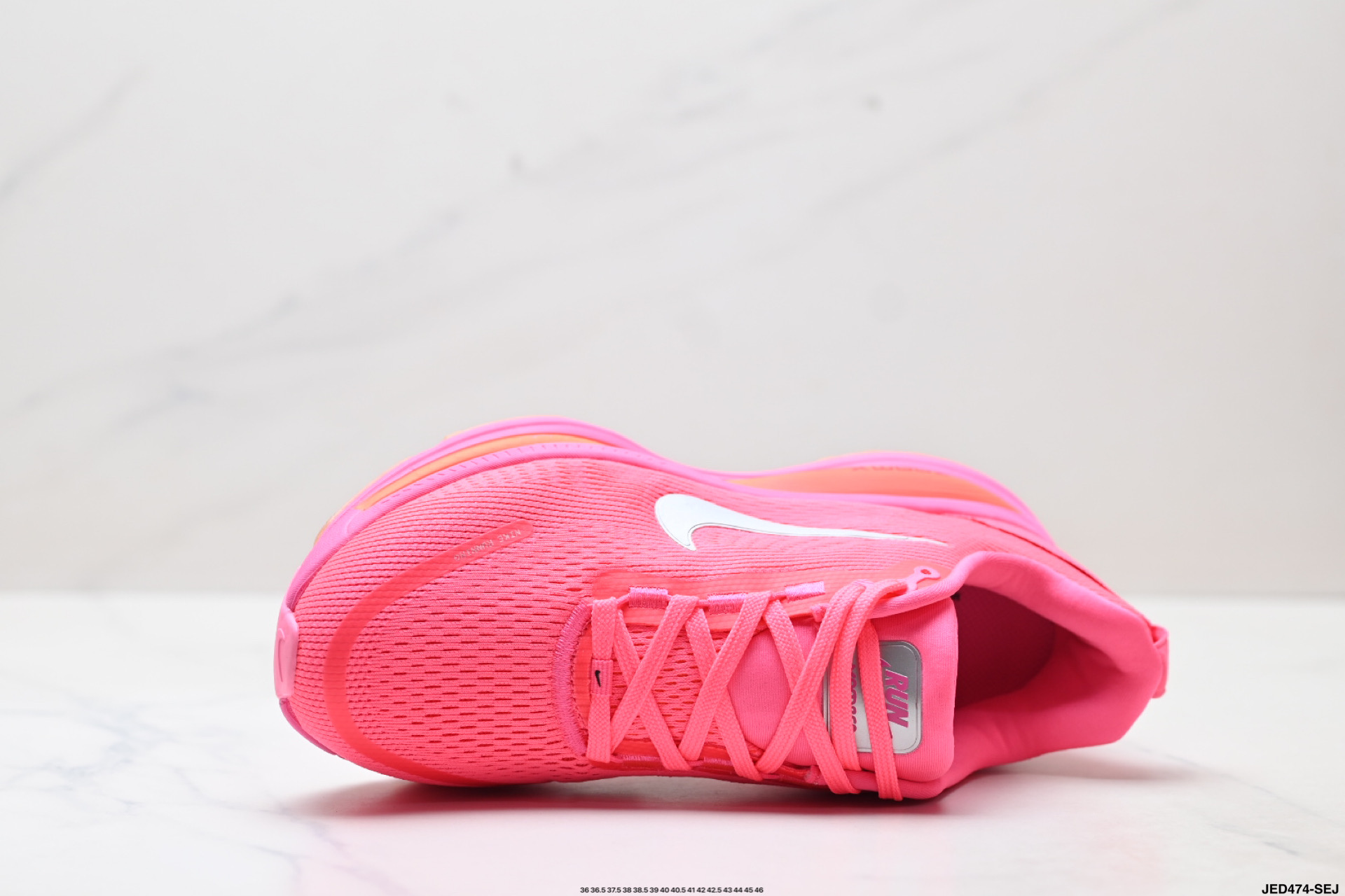 Nike Vomero 18: Comodidad y amortiguación para tus carreras diarias 3 i1756571839626 6994 0 1