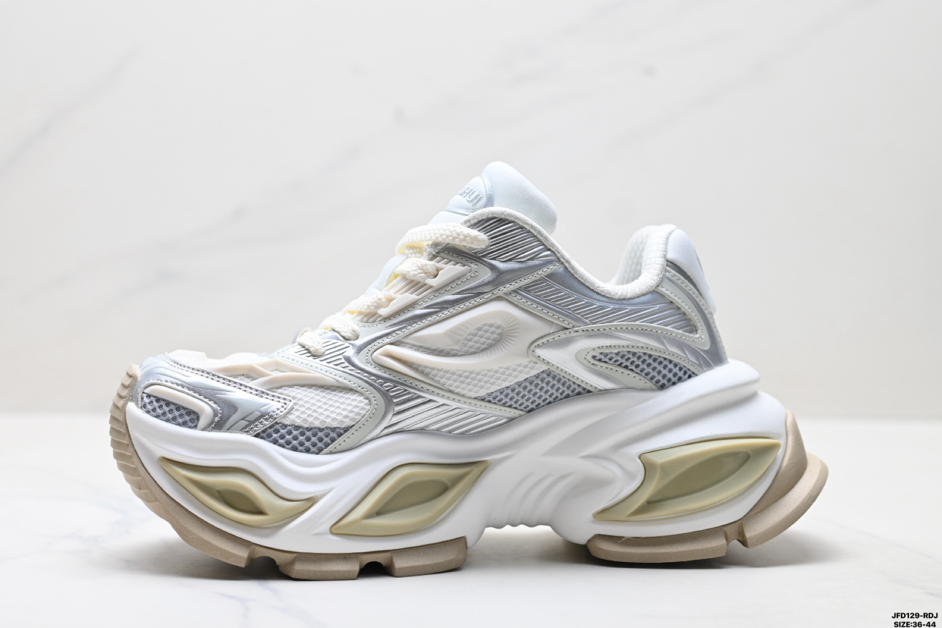 💰150
公司级✅OGR 轻便舒适高弹 复古耐磨透气机甲鞋 必备时尚单品 广东纯原大厂出品 
鞋款设计独具匠心炫酷3D机甲 
增加硬核力量感厚底增高 打造完美身材比例
弹性轻盈的底面材质
尺码:36-44
ID:JFD129-RDJ