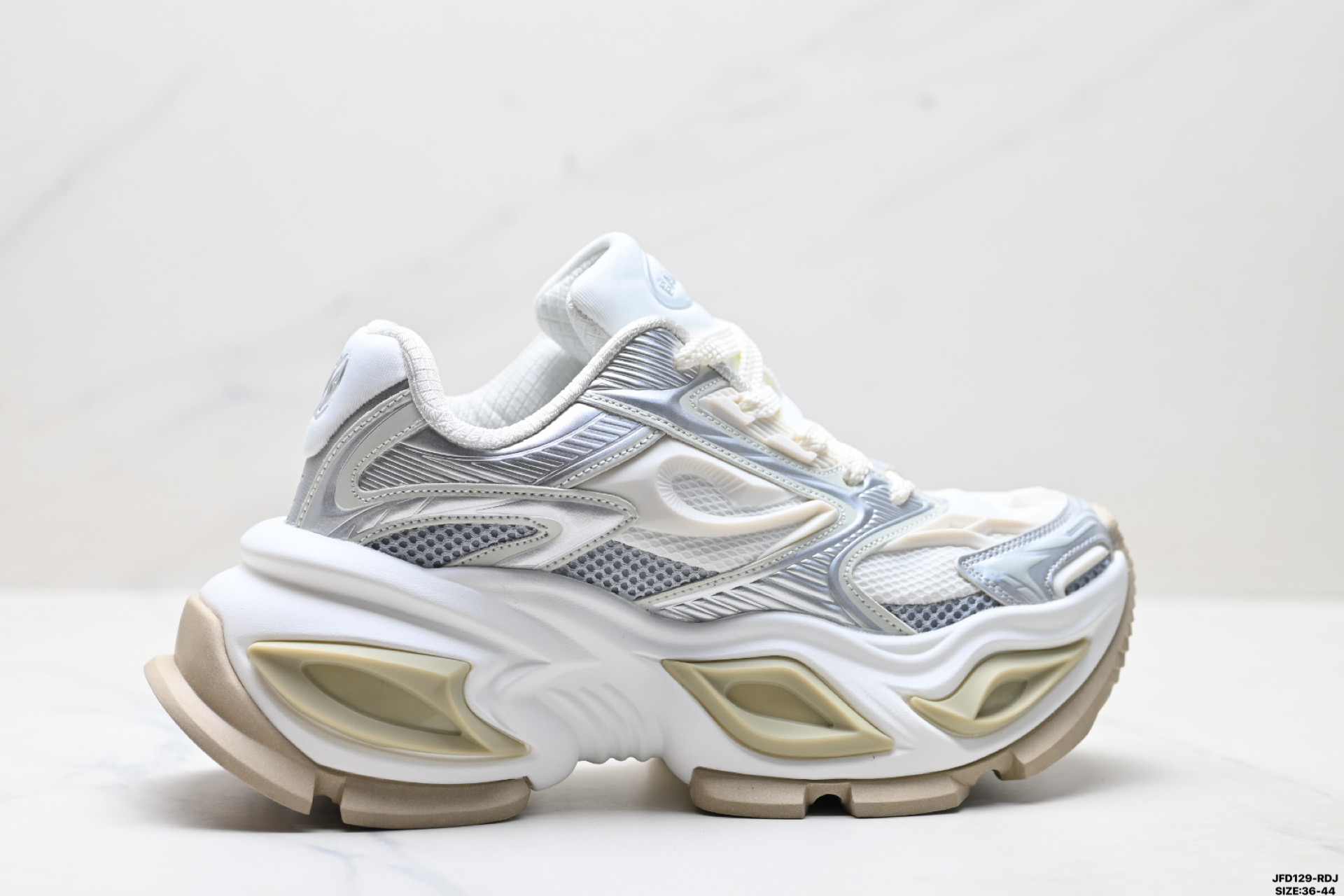 💰150
公司级✅OGR 轻便舒适高弹 复古耐磨透气机甲鞋 必备时尚单品 广东纯原大厂出品 
鞋款设计独具匠心炫酷3D机甲 
增加硬核力量感厚底增高 打造完美身材比例
弹性轻盈的底面材质
尺码:36-44
ID:JFD129-RDJ