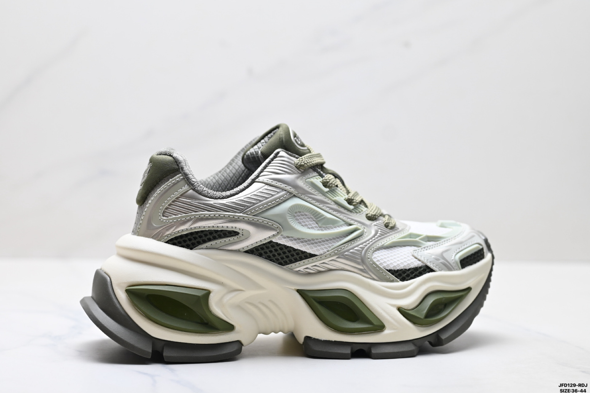 💰150
公司级✅OGR 轻便舒适高弹 复古耐磨透气机甲鞋 必备时尚单品 广东纯原大厂出品 
鞋款设计独具匠心炫酷3D机甲 
增加硬核力量感厚底增高 打造完美身材比例
弹性轻盈的底面材质
尺码:36-44
ID:JFD129-RDJ