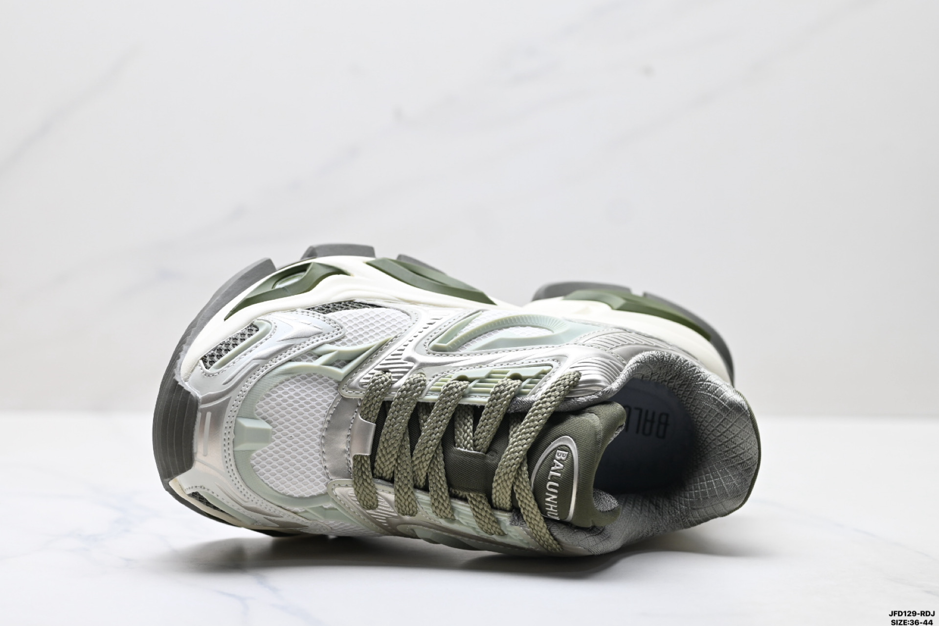 💰150
公司级✅OGR 轻便舒适高弹 复古耐磨透气机甲鞋 必备时尚单品 广东纯原大厂出品 
鞋款设计独具匠心炫酷3D机甲 
增加硬核力量感厚底增高 打造完美身材比例
弹性轻盈的底面材质
尺码:36-44
ID:JFD129-RDJ