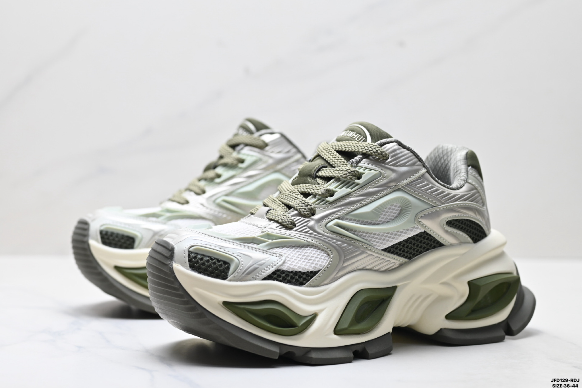 💰150
公司级✅OGR 轻便舒适高弹 复古耐磨透气机甲鞋 必备时尚单品 广东纯原大厂出品 
鞋款设计独具匠心炫酷3D机甲 
增加硬核力量感厚底增高 打造完美身材比例
弹性轻盈的底面材质
尺码:36-44
ID:JFD129-RDJ