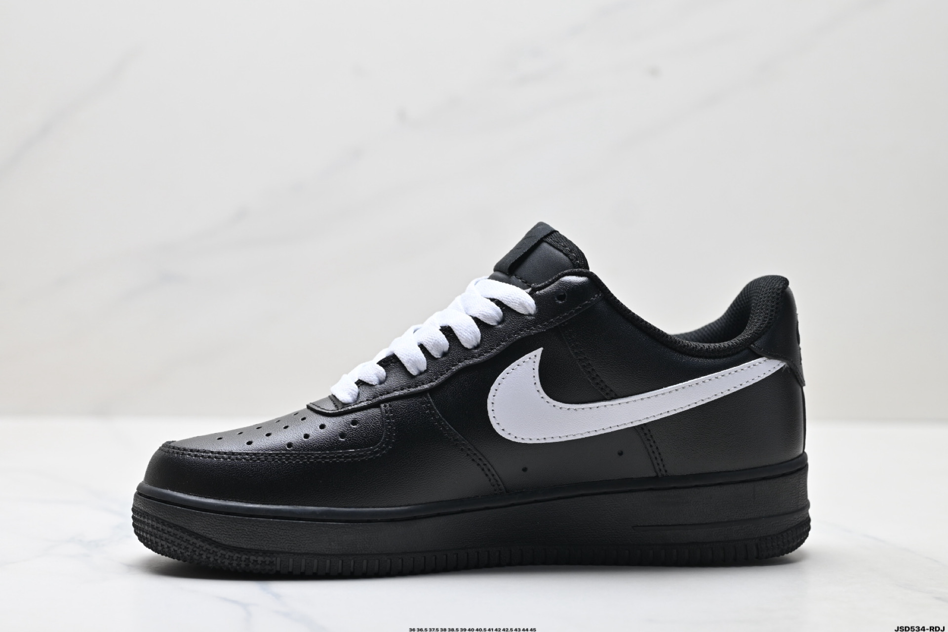 Nike Air Force 1 '07 Zapatillas Bajas en Negro y Blanco para un look moderno. 4 i1756655258403 6750 0 2