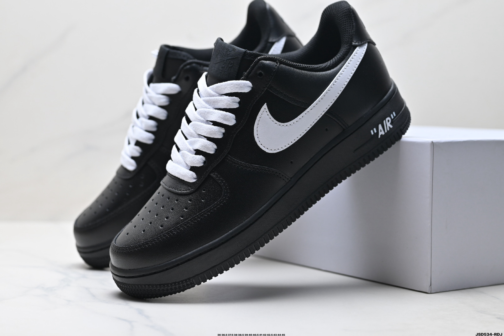 Nike Air Force 1 '07 Zapatillas Bajas en Negro y Blanco para un look moderno. 9 i1756655258404 2609 0 7